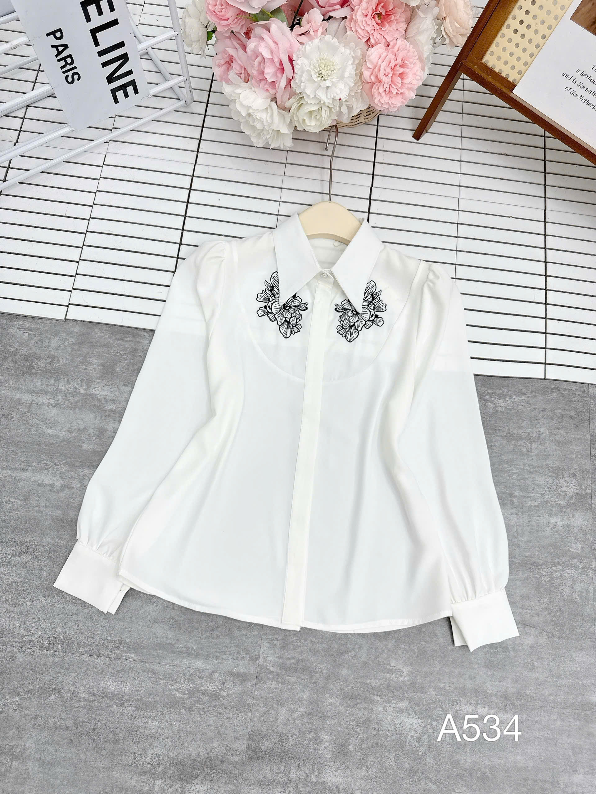 a534 Áo sơ mi cổ hoa đen