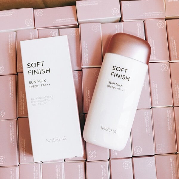 Kem Chống Nắng Nâng Tông, Kiềm Dầu Hiệu Quả Missha Soft Finish Sun Milk 70ml