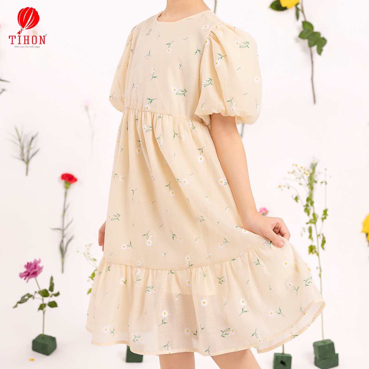 Váy tơ óng tay bồng họa tiết hoa thêu