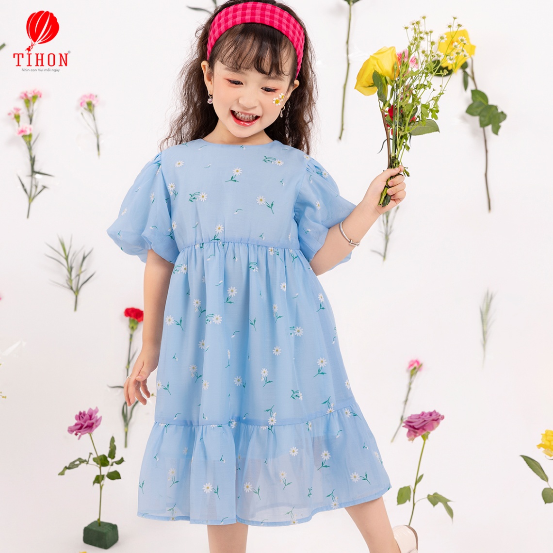 Váy tơ óng tay bồng họa tiết hoa thêu