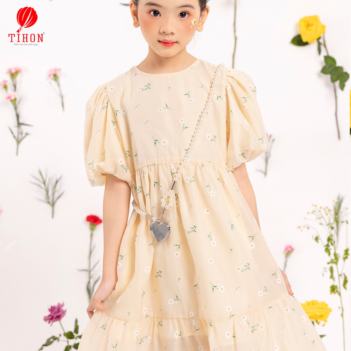 Váy tơ óng tay bồng họa tiết hoa thêu