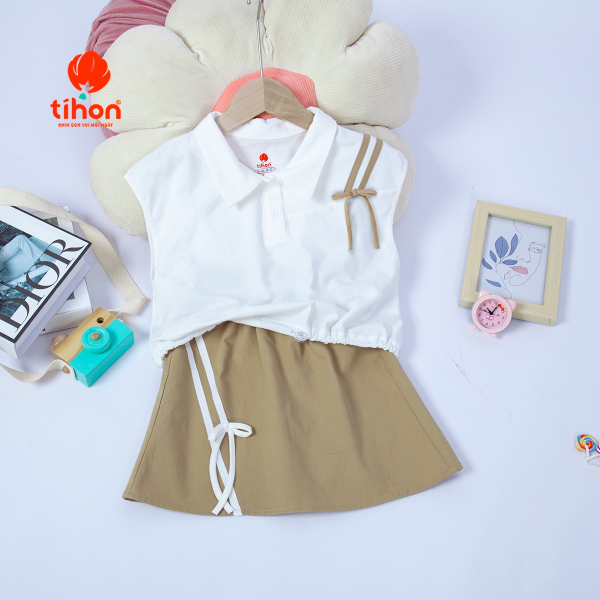 Set bộ BG sát nách, Chân váy ngắn 116
