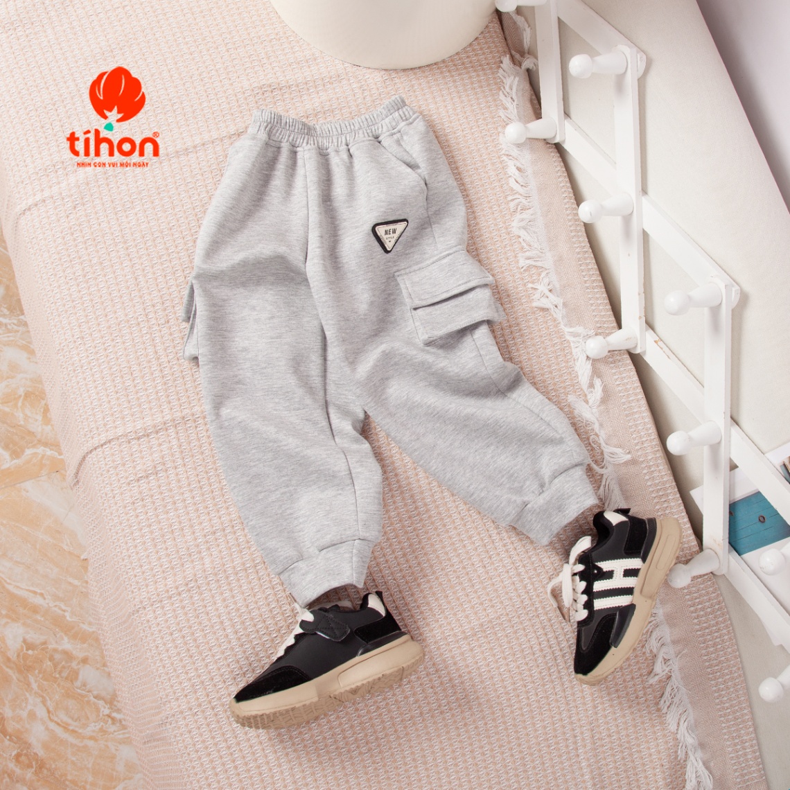 Quần bé trai túi hộp mác trang trí 906