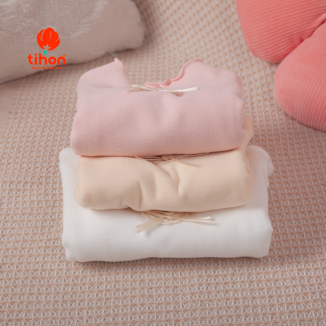 Áo bé gái giữ nhiệt đính hoa trang trí 106