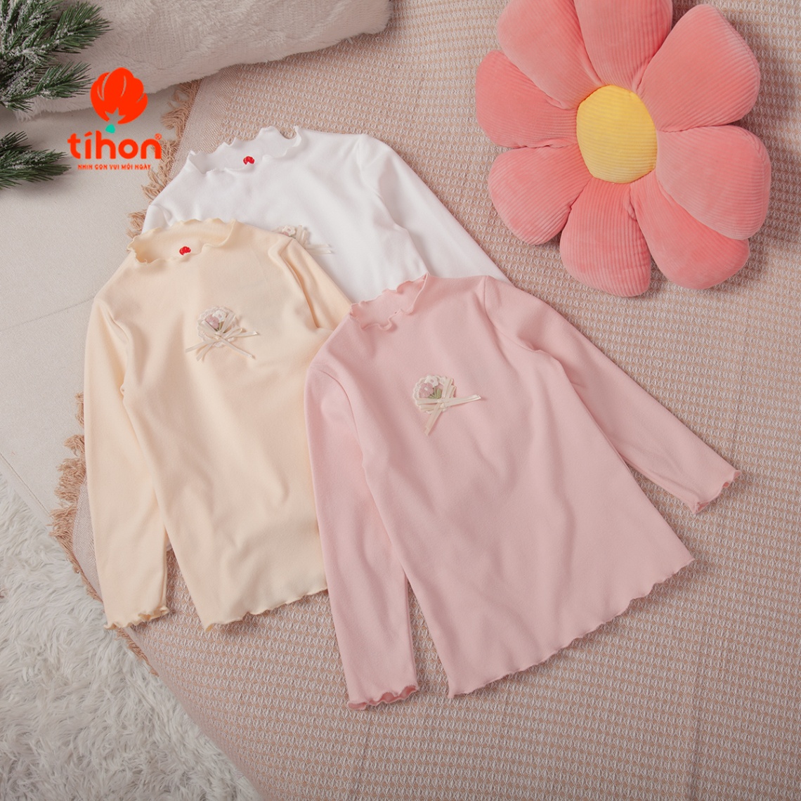 Áo bé gái giữ nhiệt đính hoa trang trí 106
