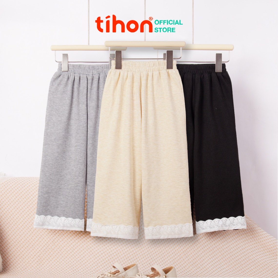 Quần bé gái trang trí gấu 106