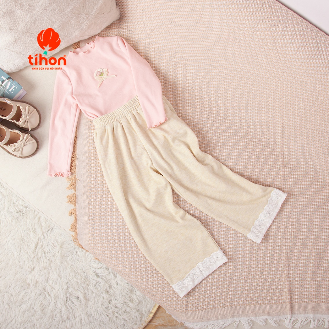 Quần bé gái trang trí gấu 106