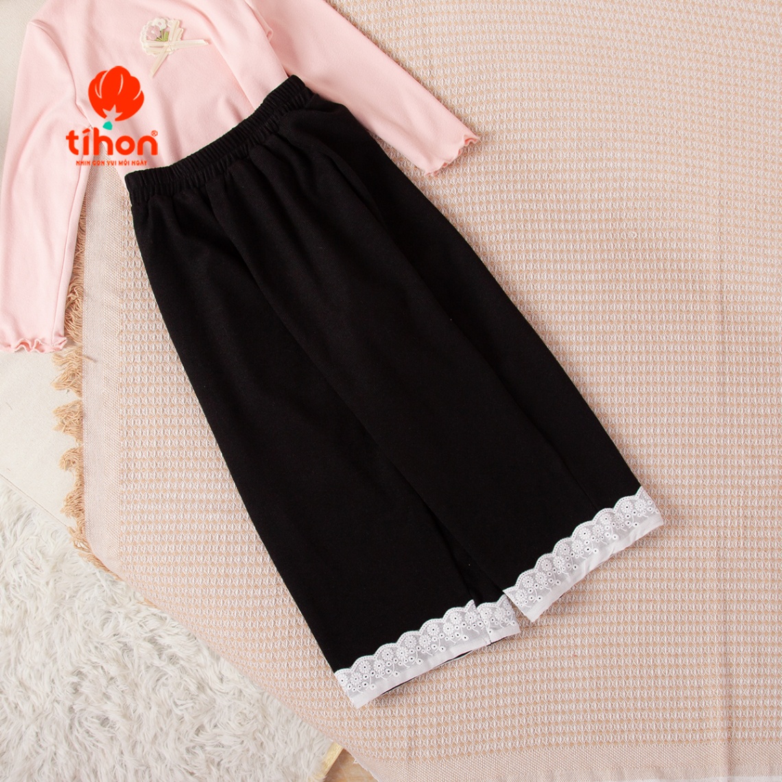 Quần bé gái trang trí gấu 106