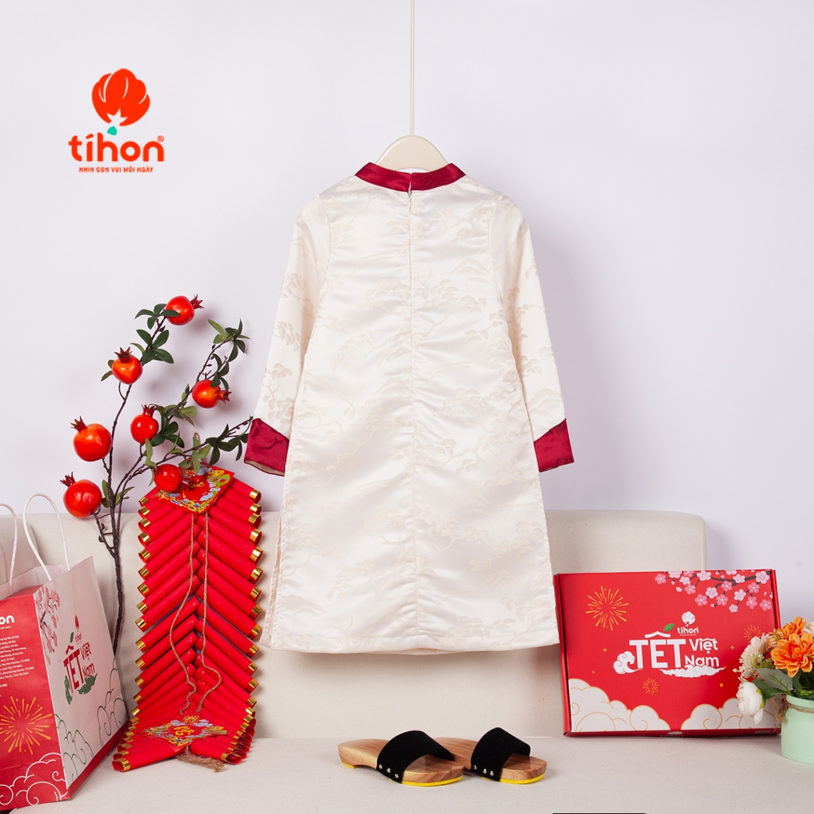 Áo dài bé trai ngực thêu trang trí 906