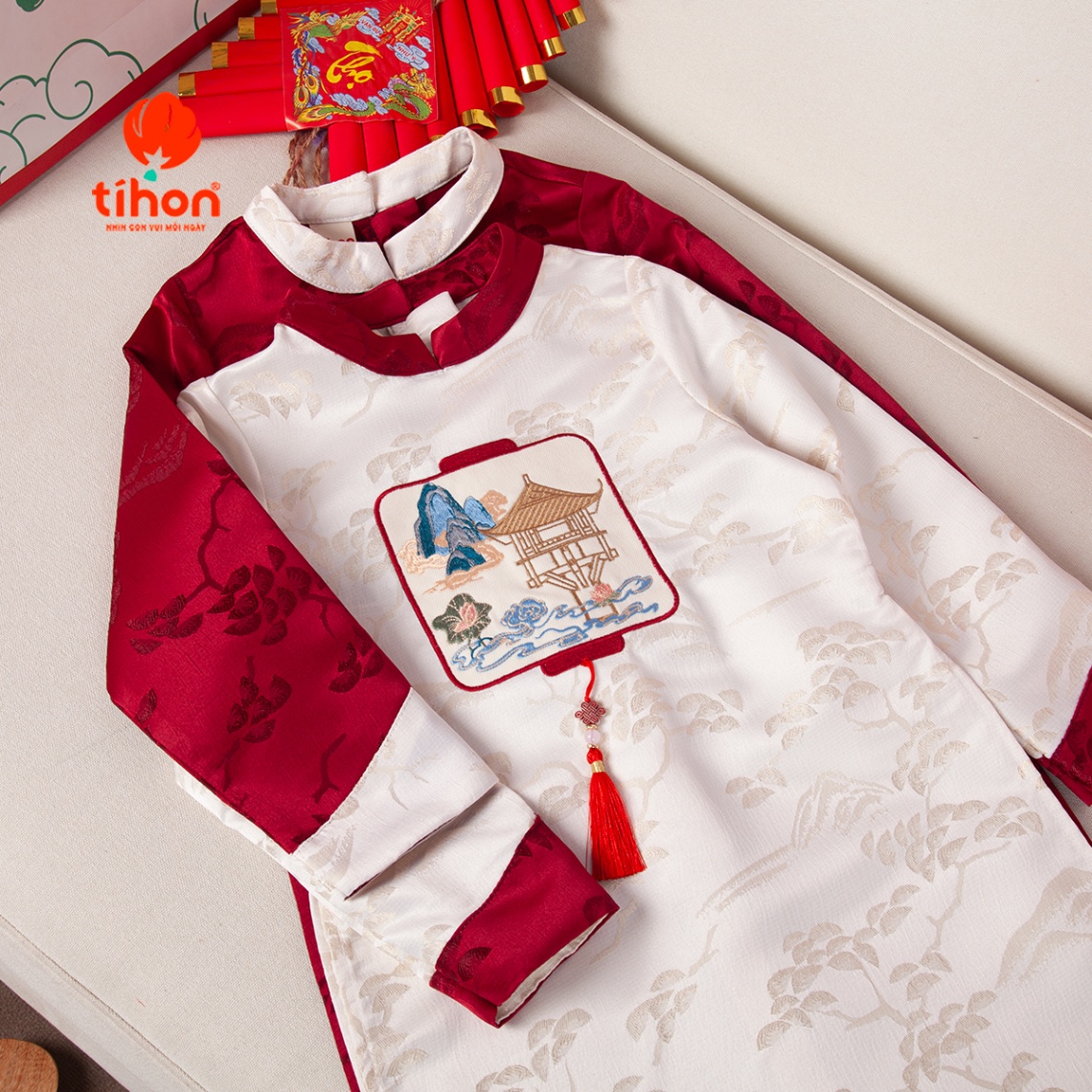 Áo dài bé trai ngực thêu trang trí 906