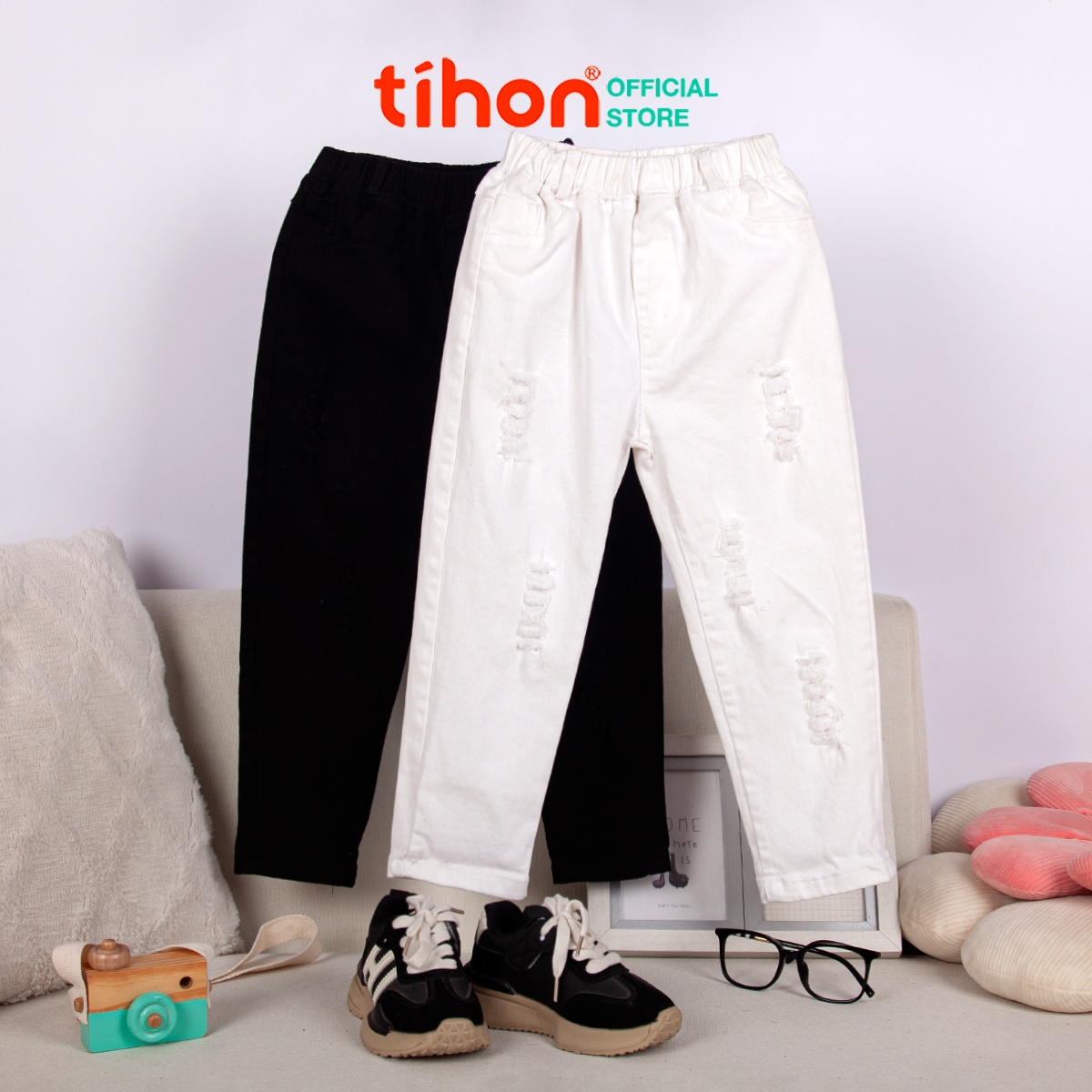 Quần bò bé trai đính cúc trang trí