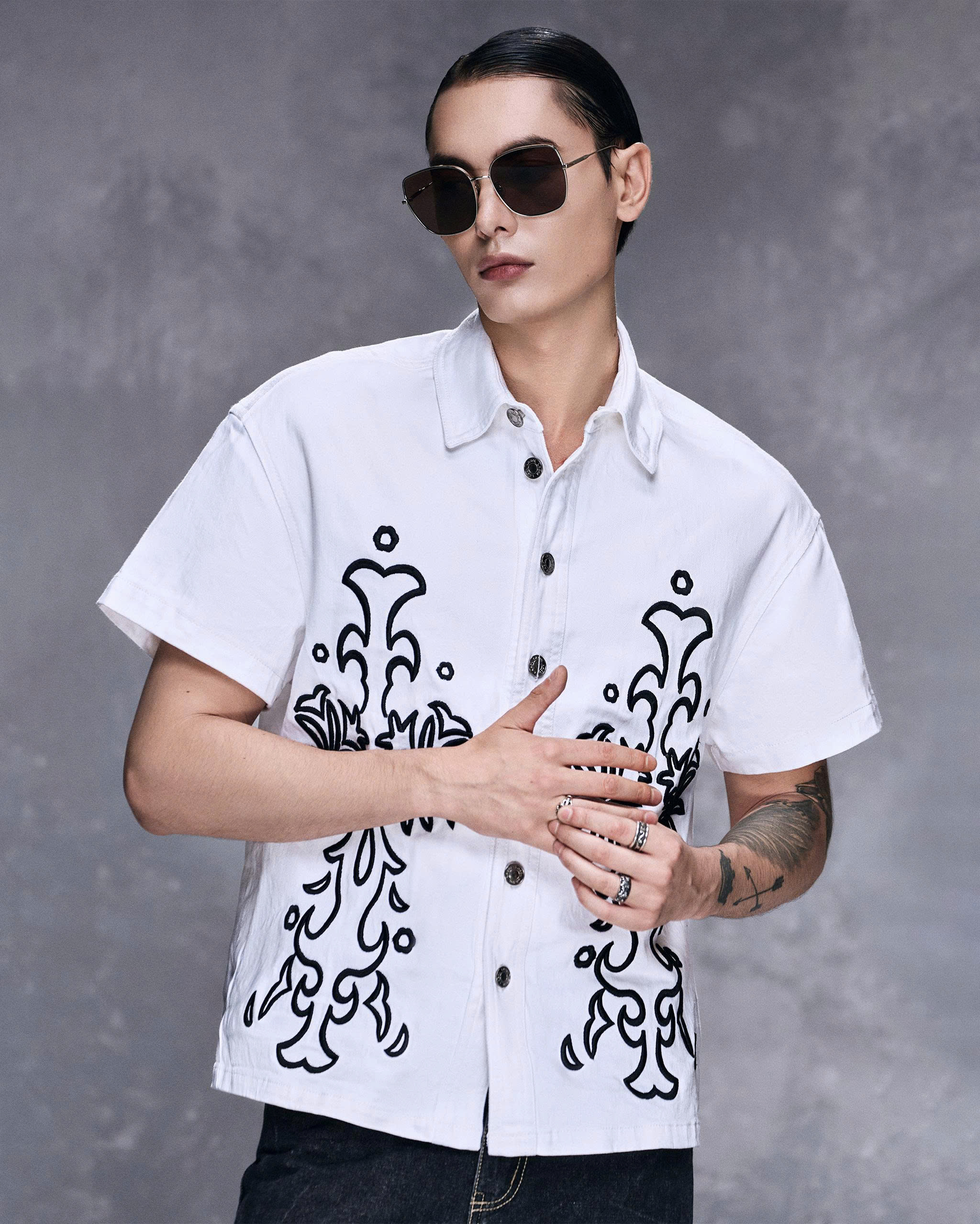 B&W SHIRT ( TRẮNG THÊU ĐEN ) ( PRE-ORDER )