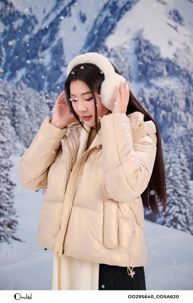 Hoi-Tho-Giang-Sinh-Khi-nhung-sac-mau-ao-phao-ke-chuyen-mua-dong_sac-mau-ao-phao-mua-le-hoi-5.jpg