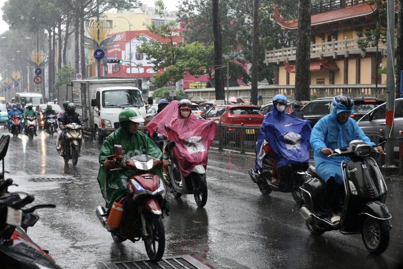 Thời tiết tuần mới: Mưa dông gia tăng, nắng nóng dần hạ nhiệt