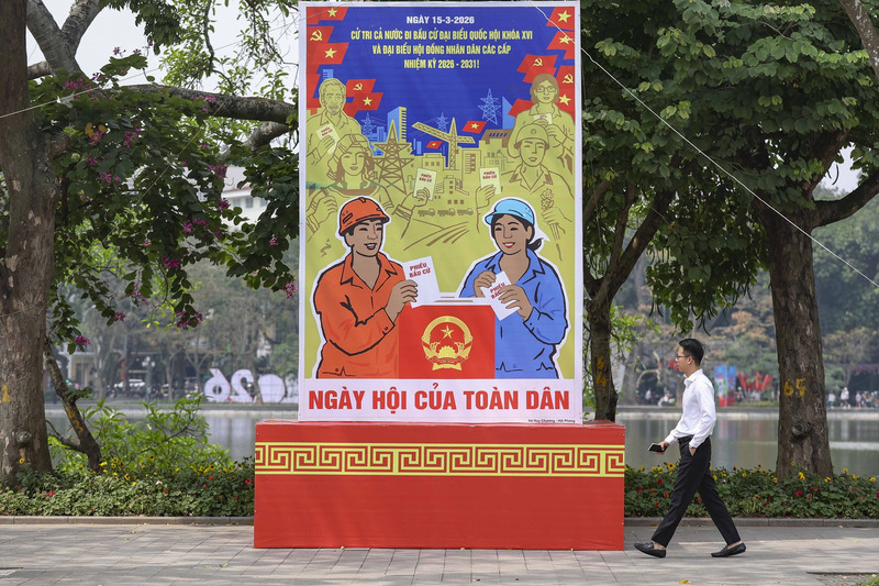 Duong-pho-ruc-ro-co-hoa-khau-hieu-chao-mung-ngay-hoi-bau-cu-toan-dan-4.jpg