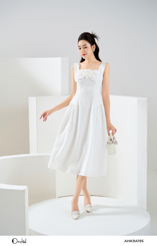 AHK9A195 - Đầm xốp trắng