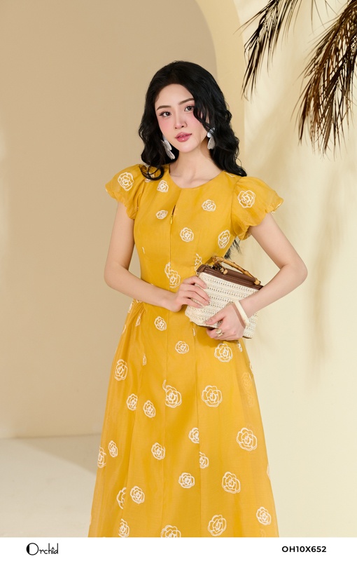 OH10X652 - Đầm tơ thêu hoa trà