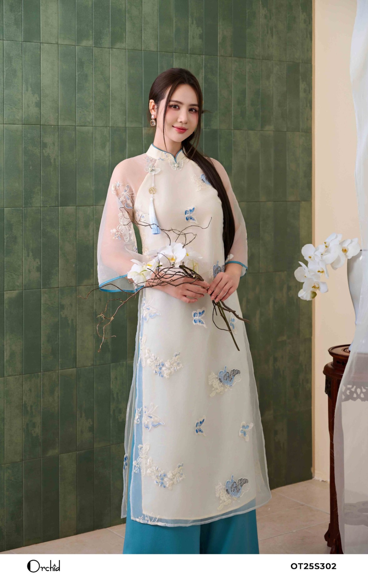 OT25S302 - Sét bộ áo dài tơ thêu 3D hoa hồ điệp