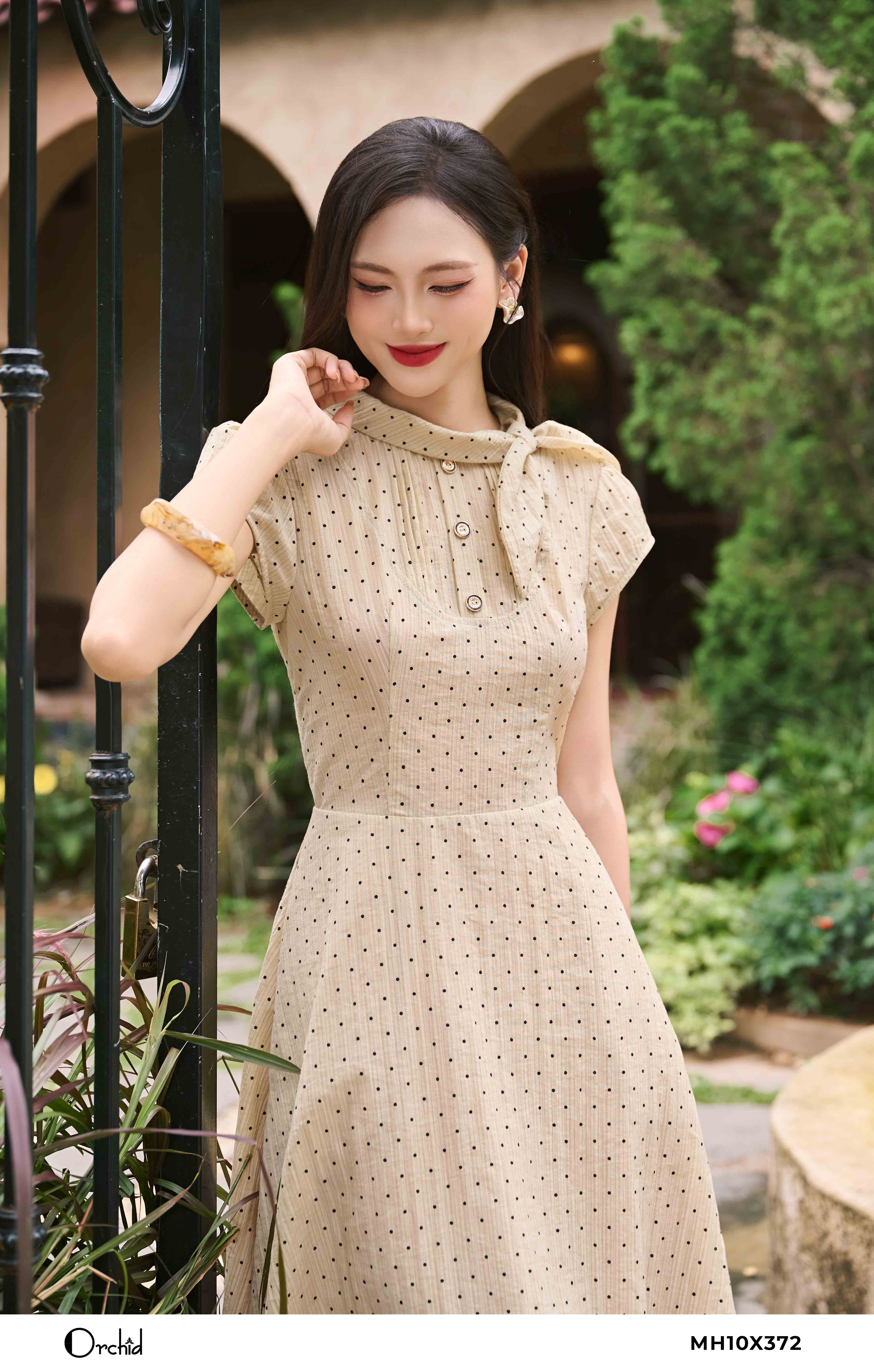 MH10X372 - Đầm tơ vân kẻ chấm bi