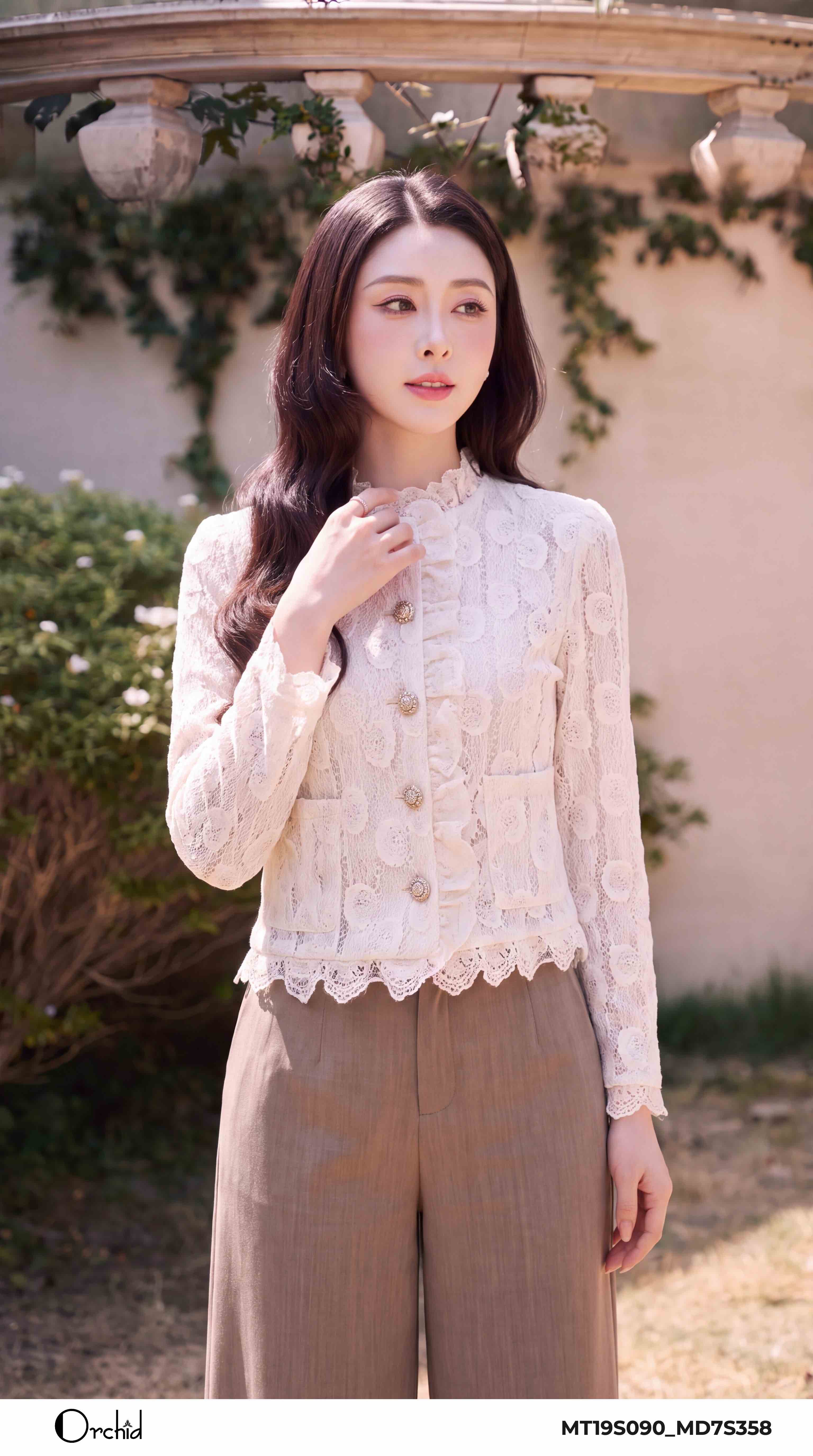 MT19S090 - Áo khoác ren lưới ép hoa 3D