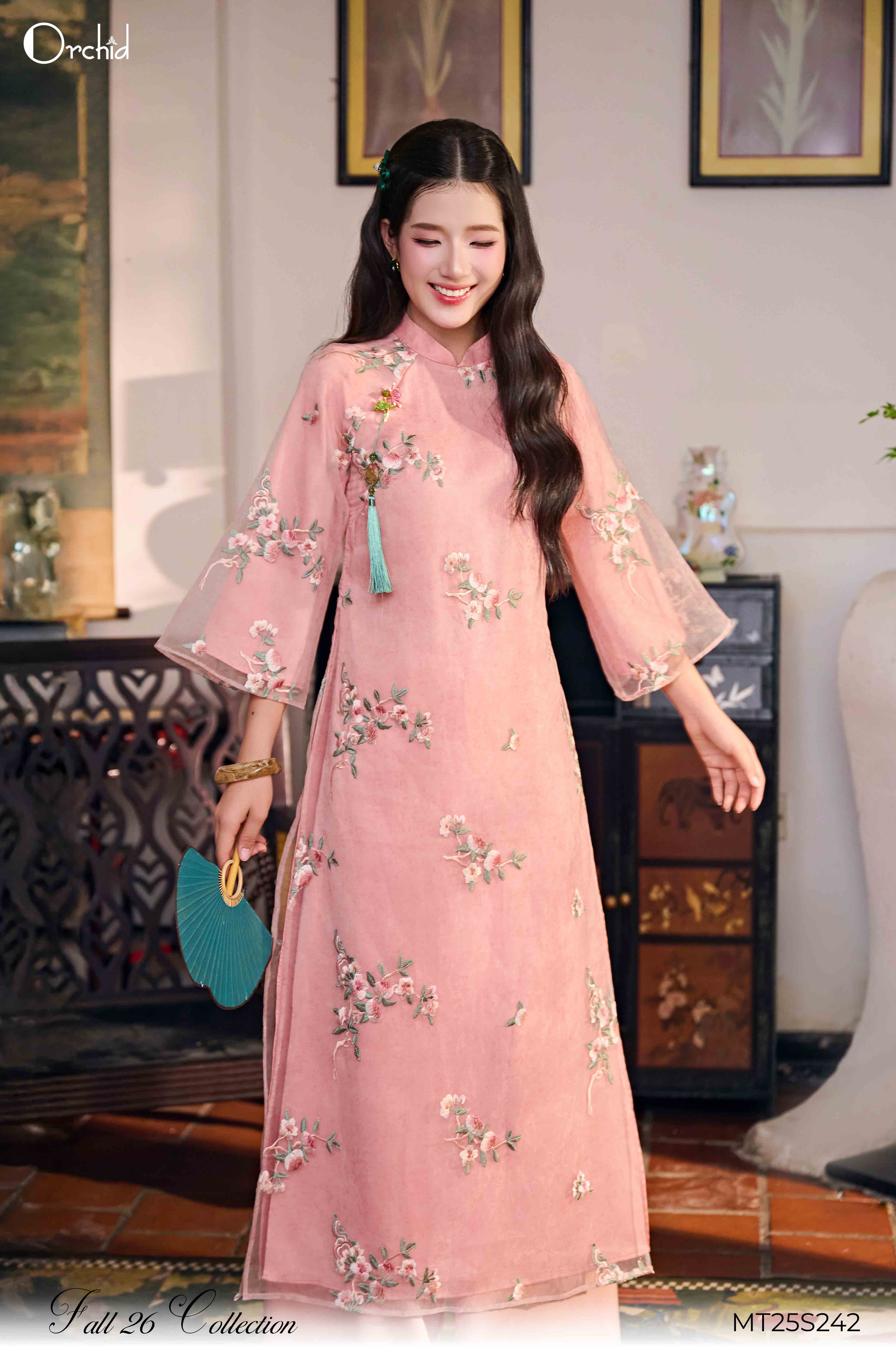MT25S242 - Bộ áo dài tơ thêu hoa đào 3D