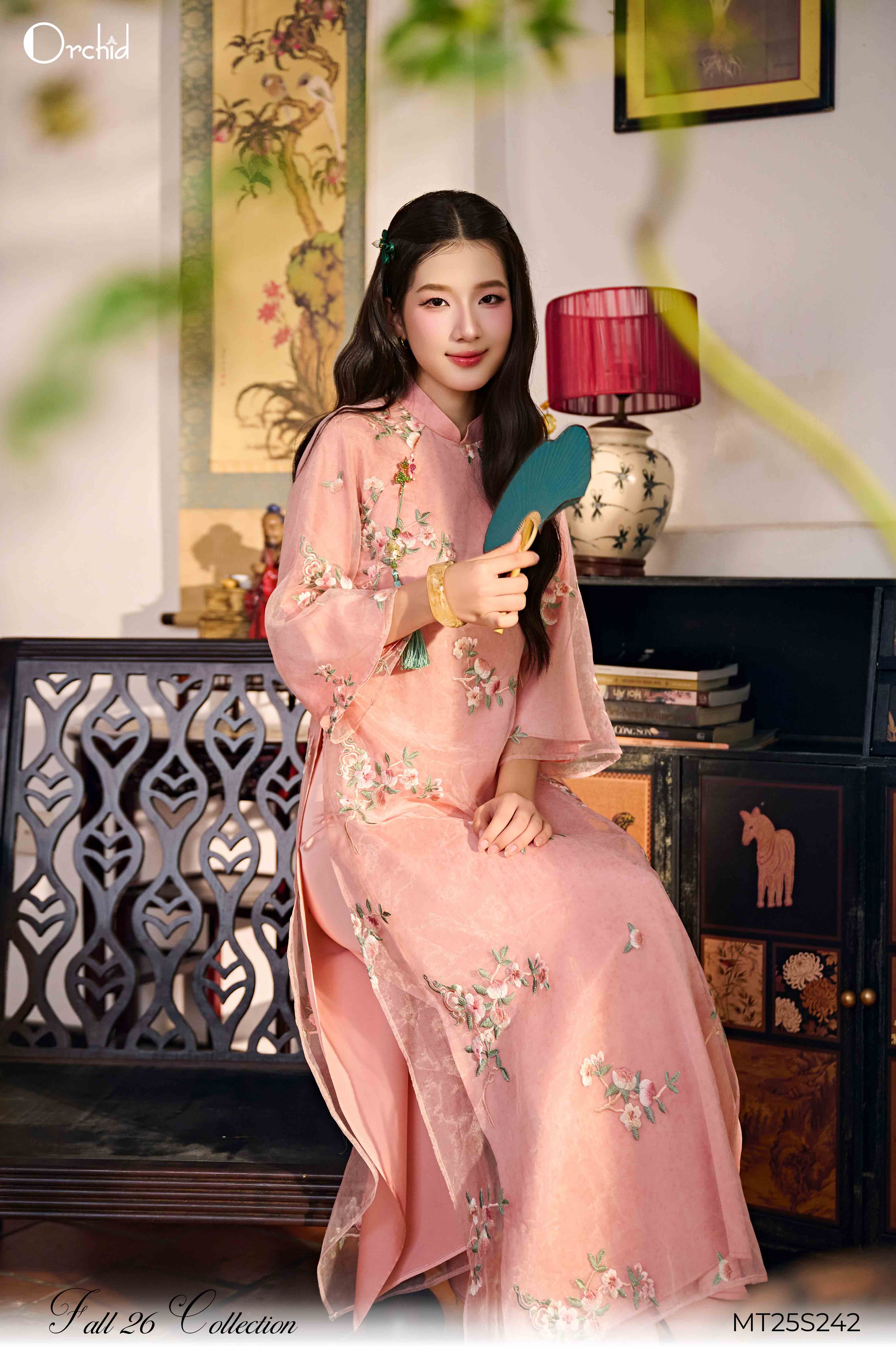 MT25S242 - Bộ áo dài tơ thêu hoa đào 3D
