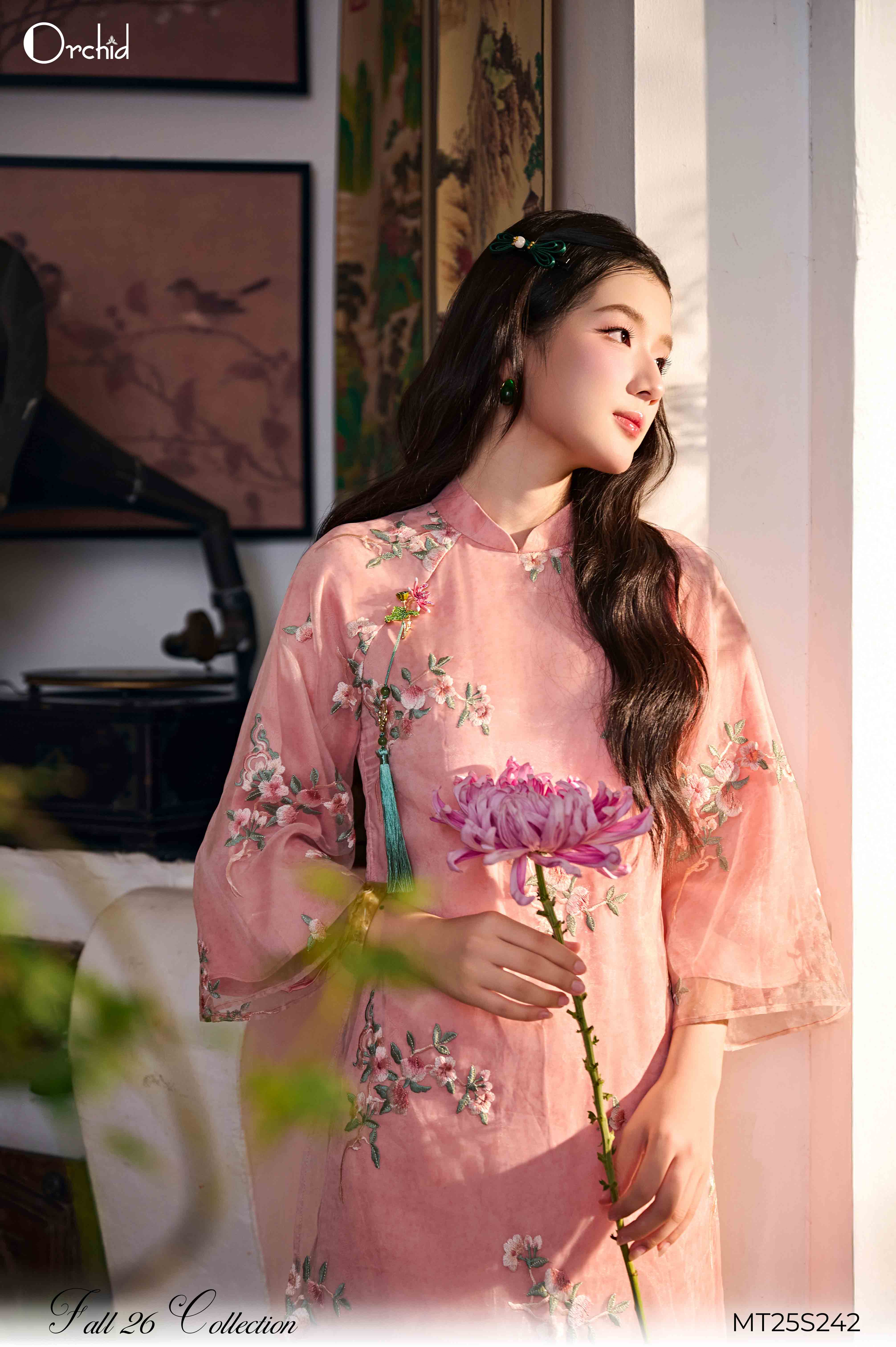 MT25S242 - Bộ áo dài tơ thêu hoa đào 3D