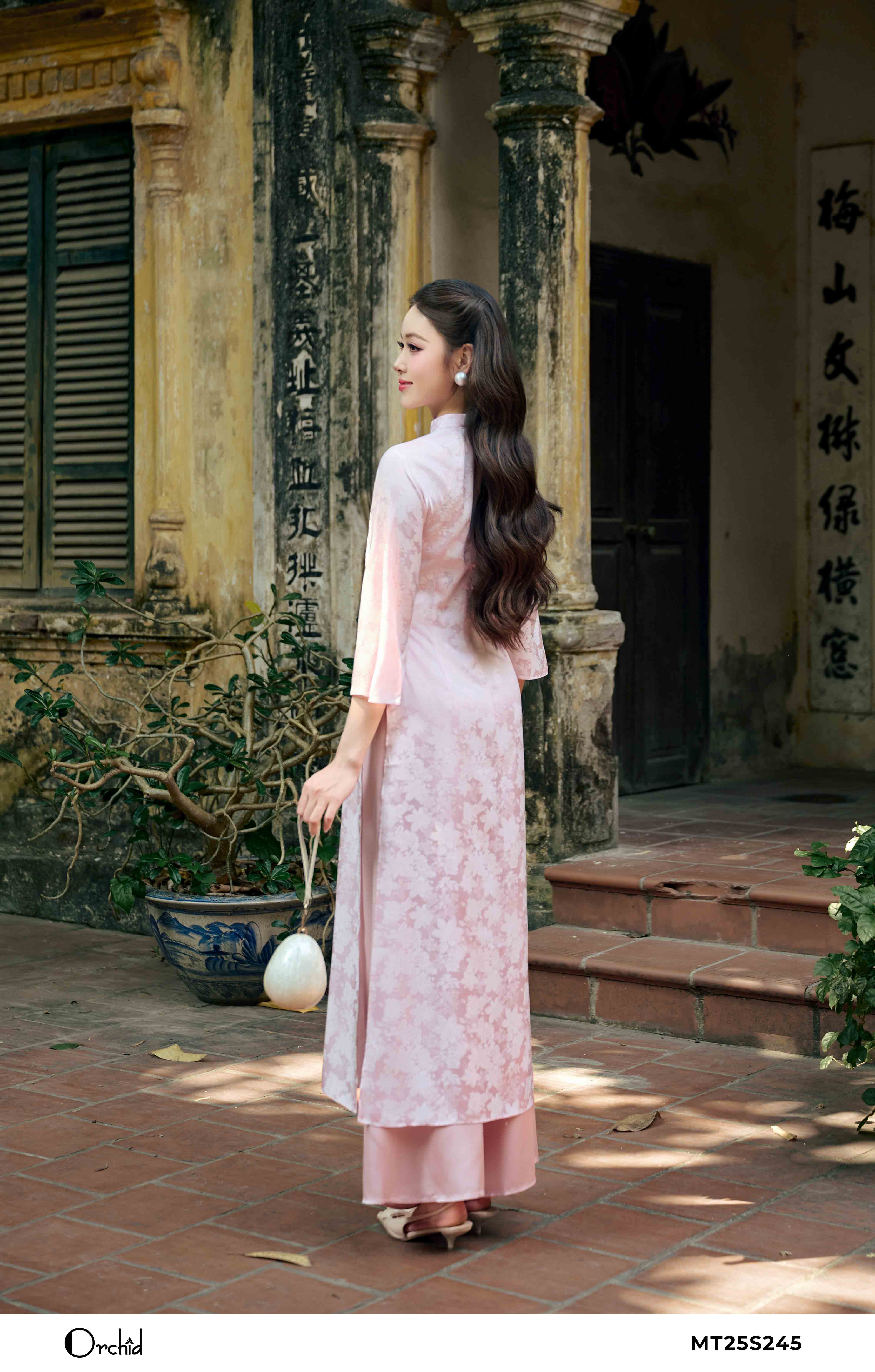 MT25S245 - Bộ áo dài lụa hoa