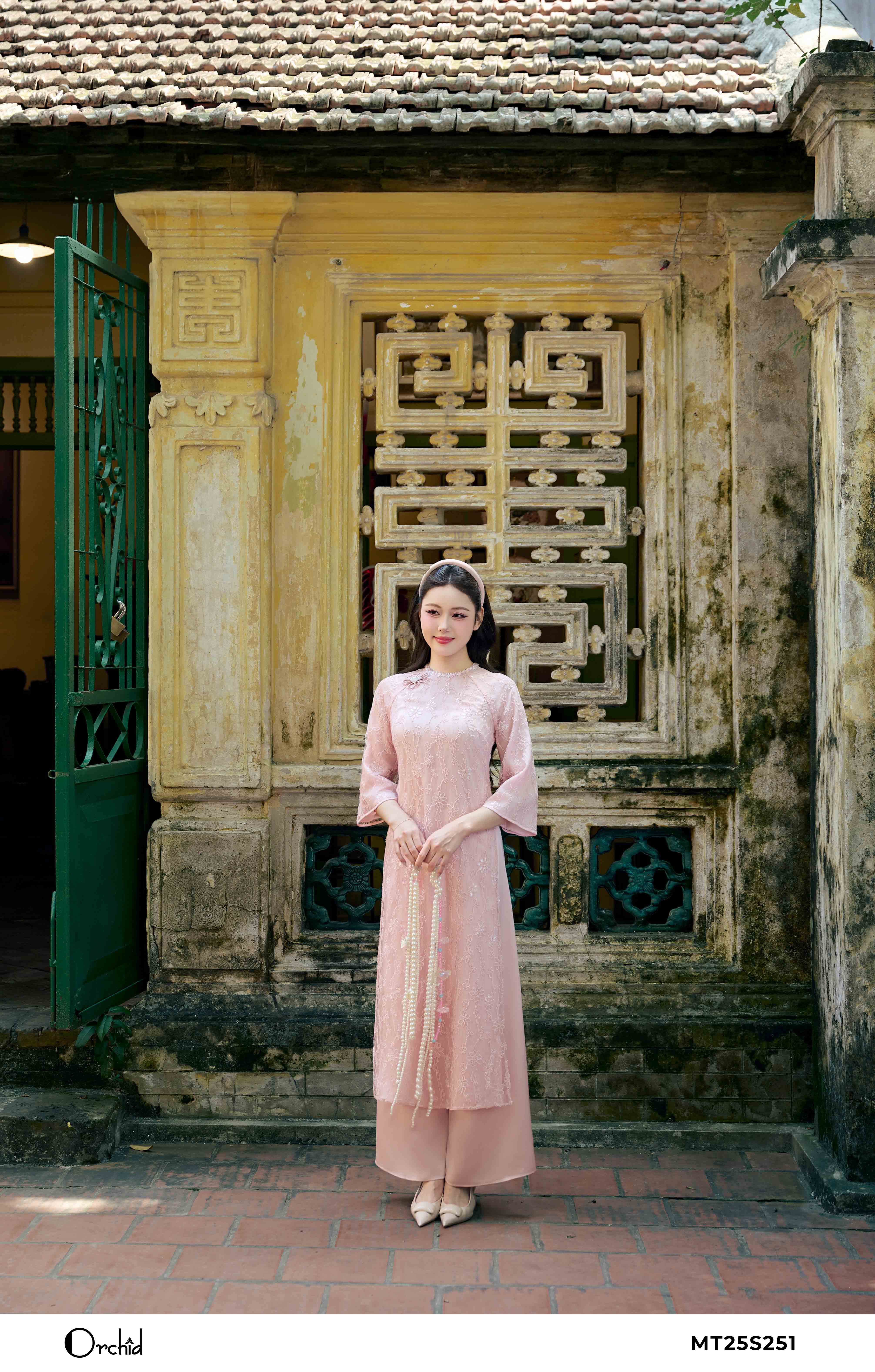 MT25S251 - Bộ áo dài ren thêu hoa 3D