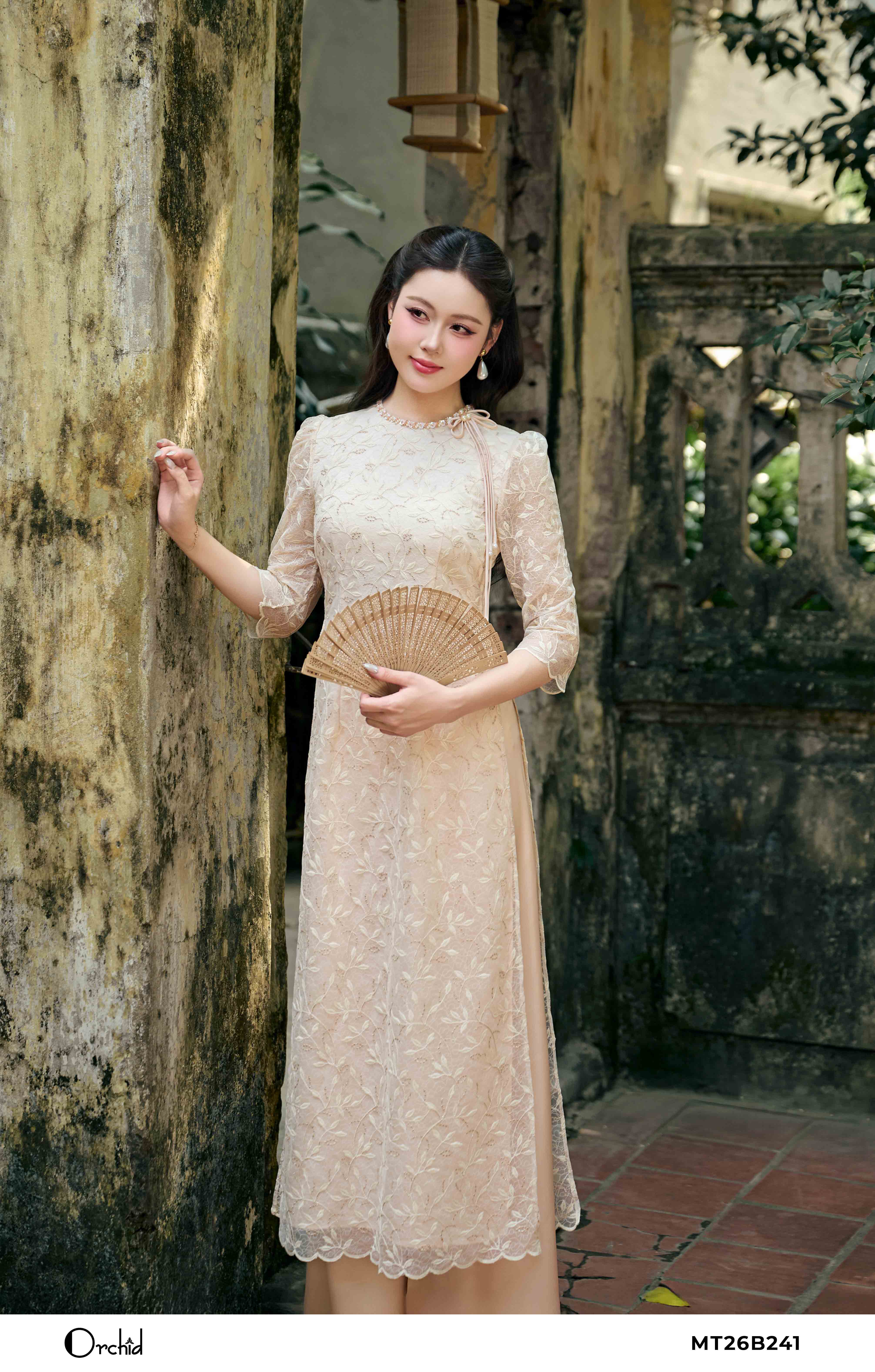 MT26B241 - Bộ áo dài ren thêu họa tiết nổi