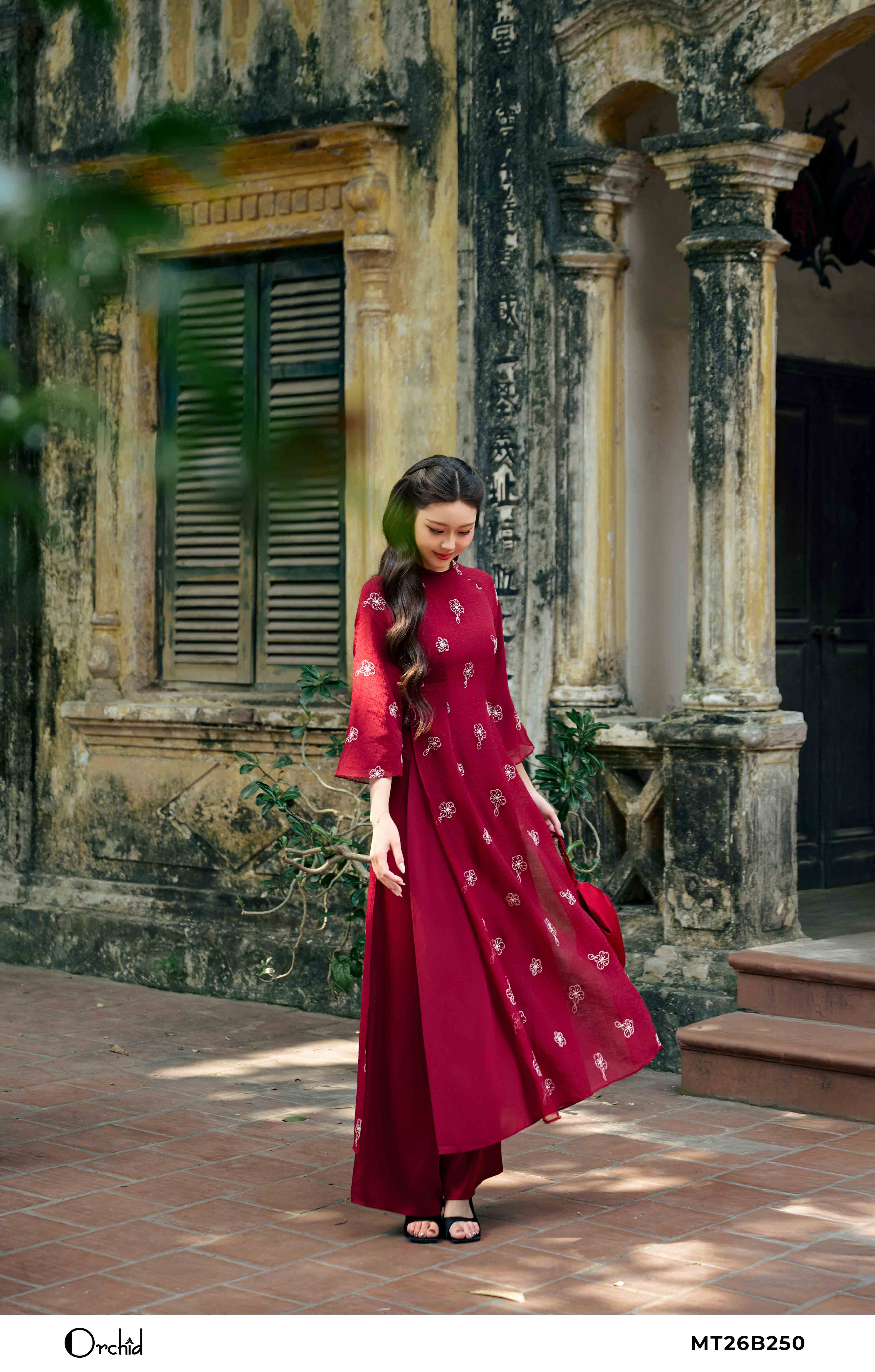 MT26B250 - Bộ áo dài tơ thêu hoa