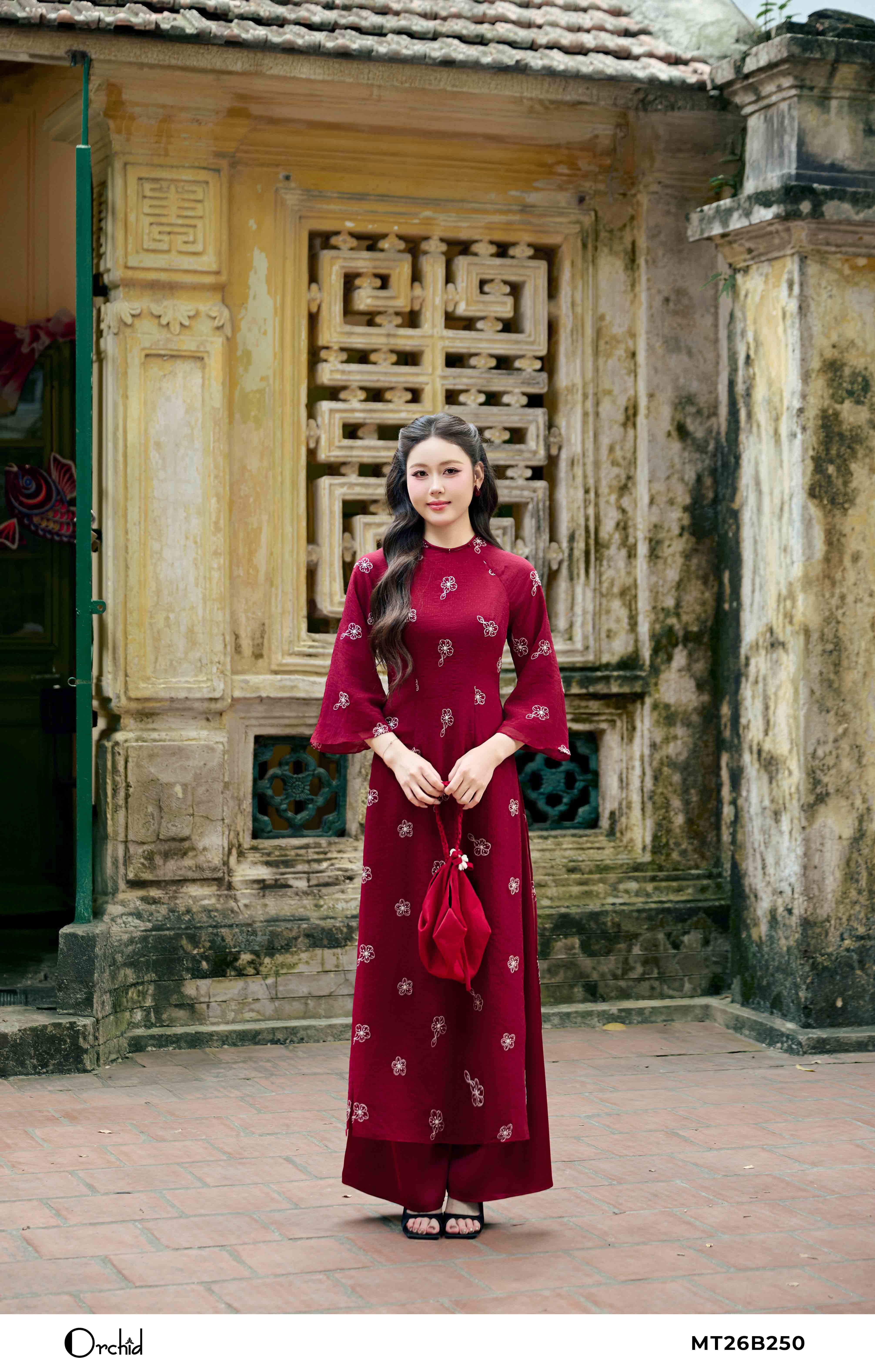 MT26B250 - Bộ áo dài tơ thêu hoa