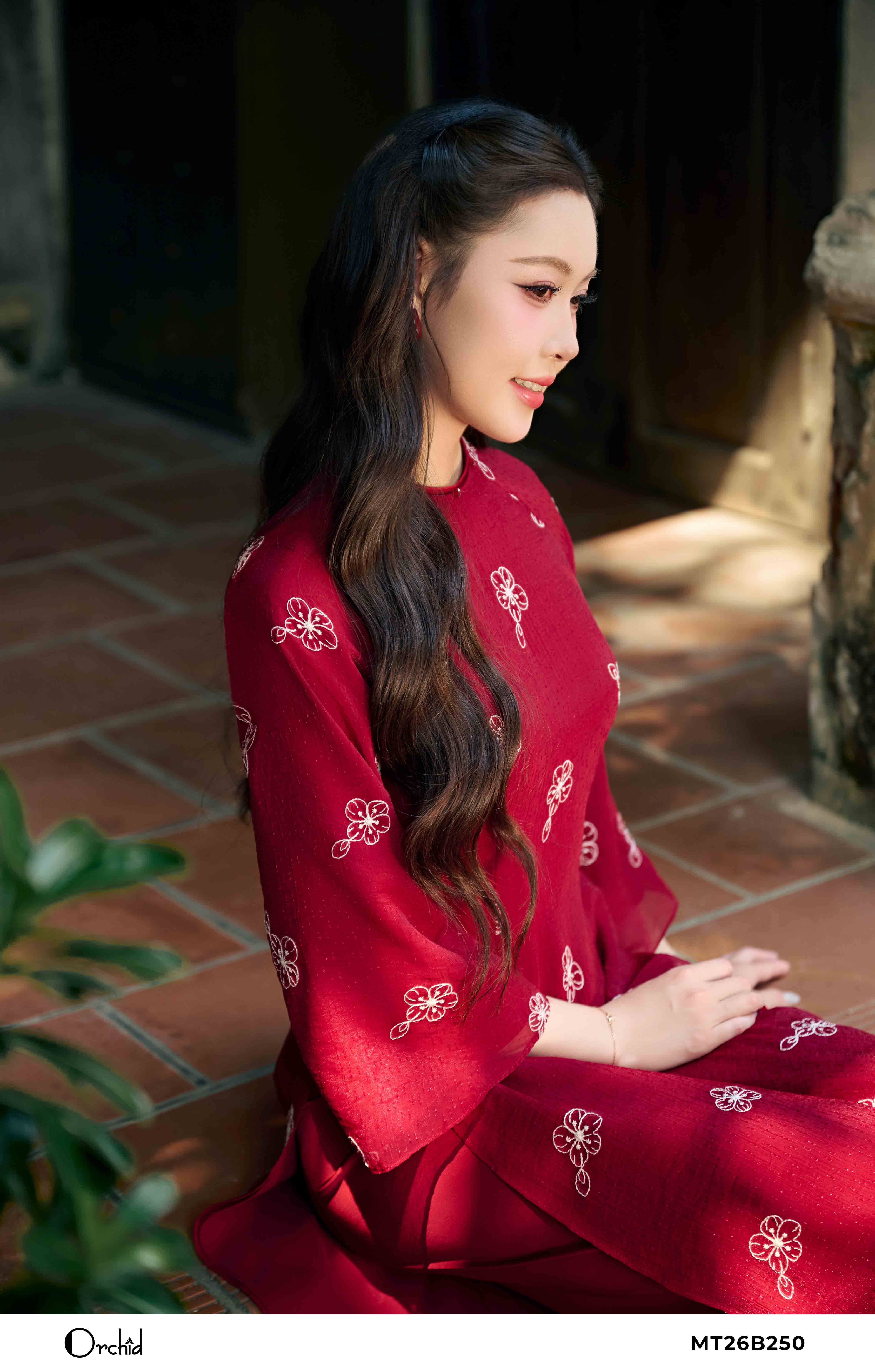 MT26B250 - Bộ áo dài tơ thêu hoa