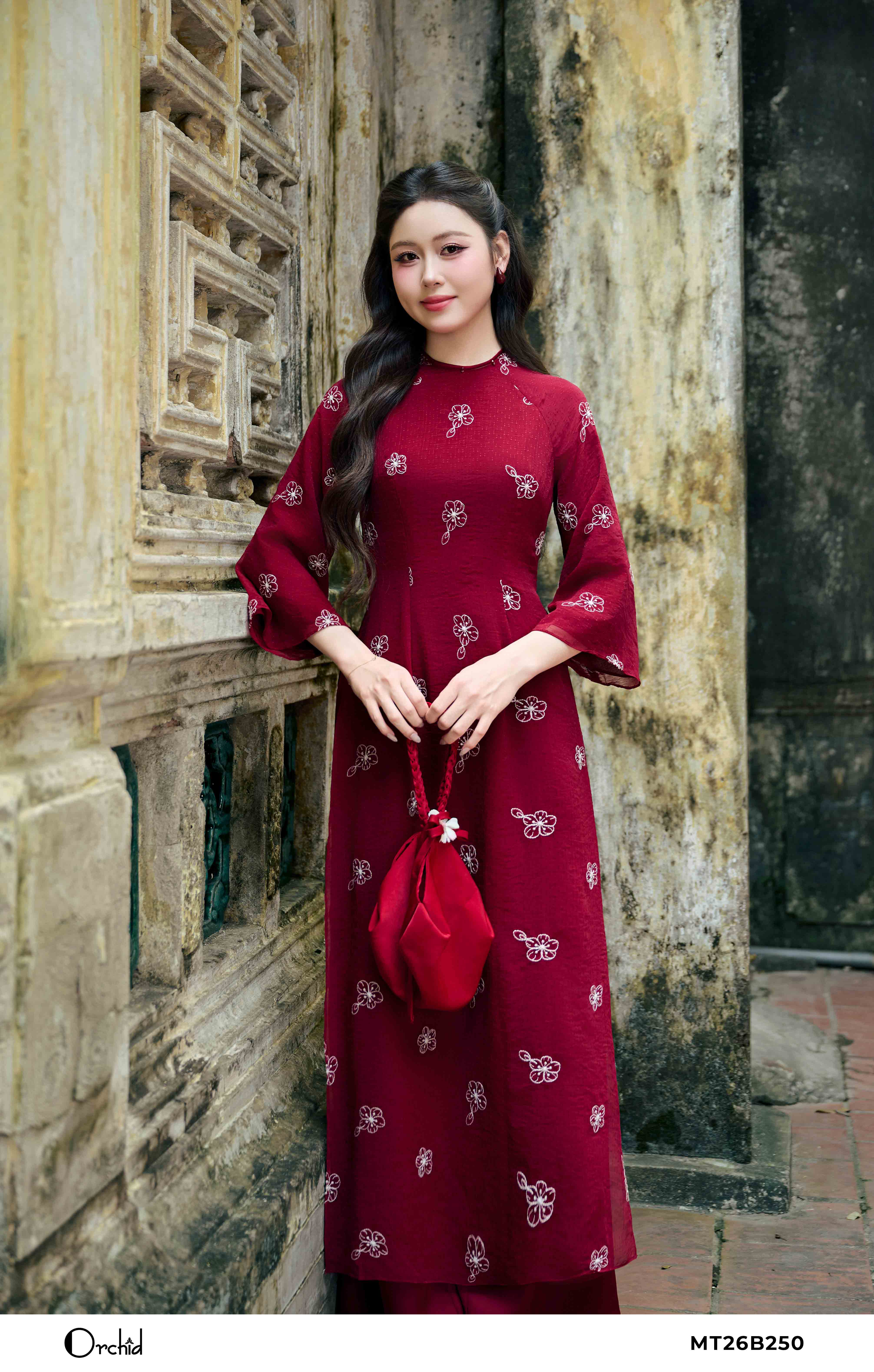 MT26B250 - Bộ áo dài tơ thêu hoa