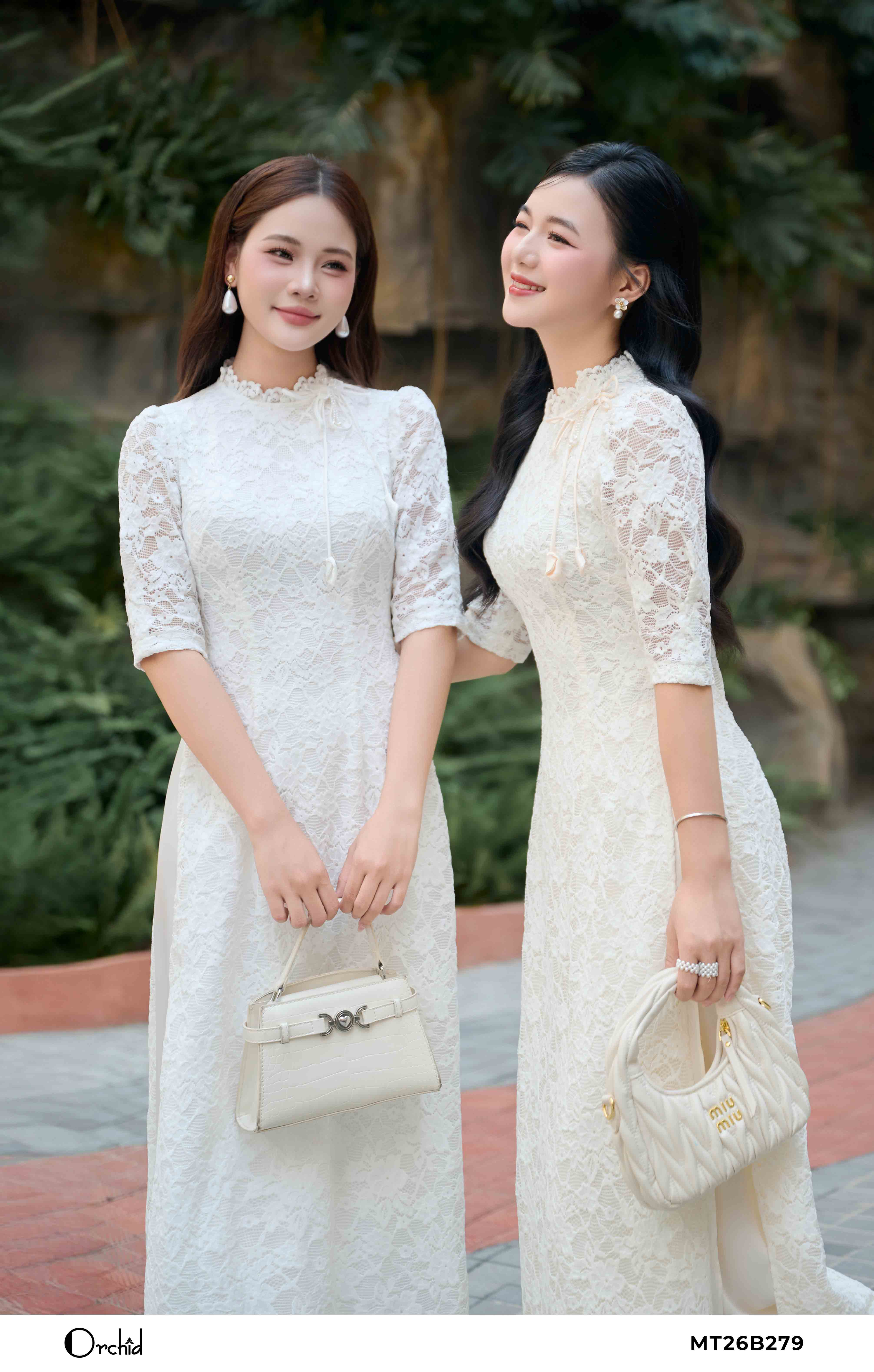 MT26B279 - Bộ áo dài ren nhung hoa