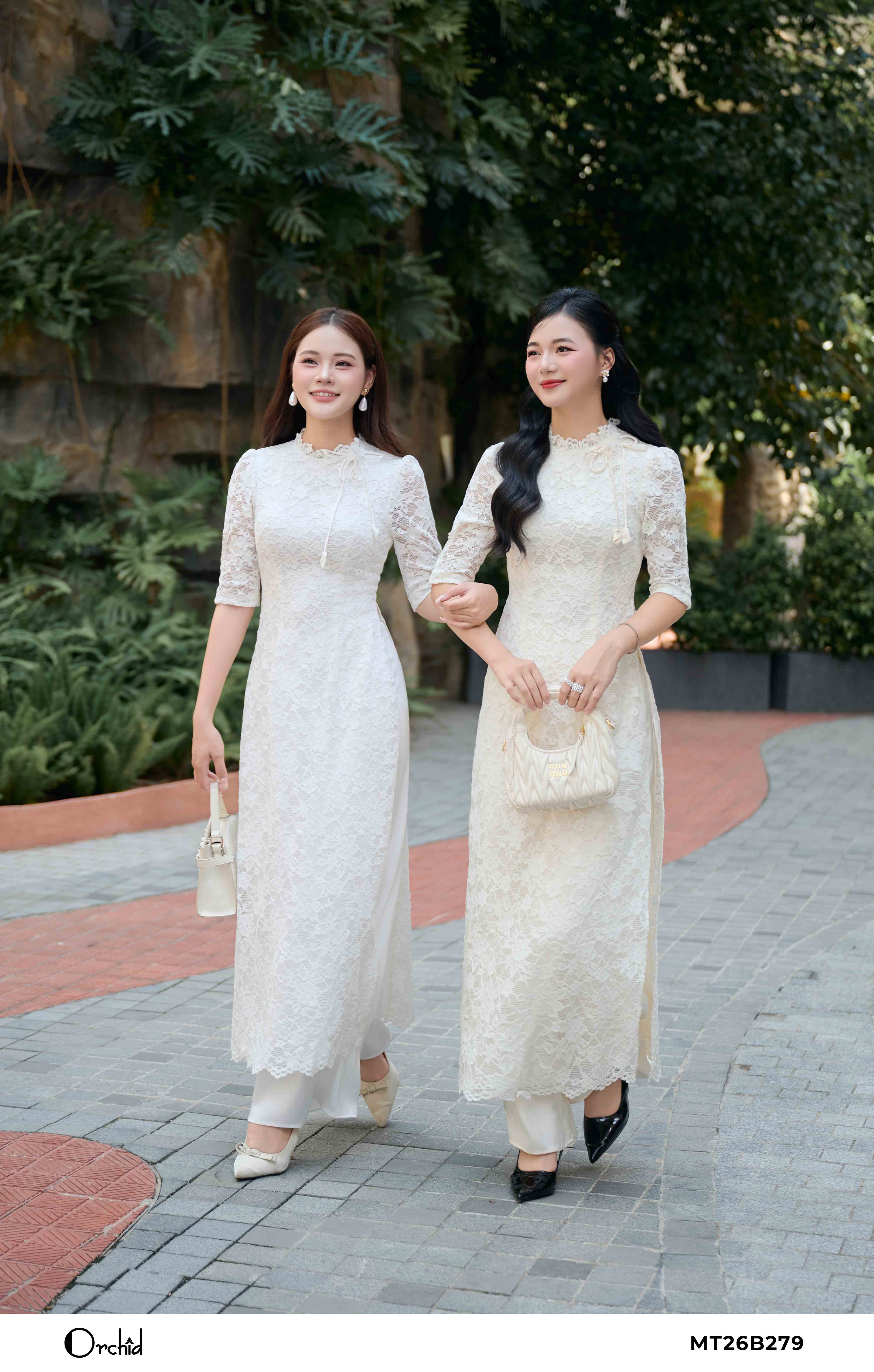 MT26B279 - Bộ áo dài ren nhung hoa