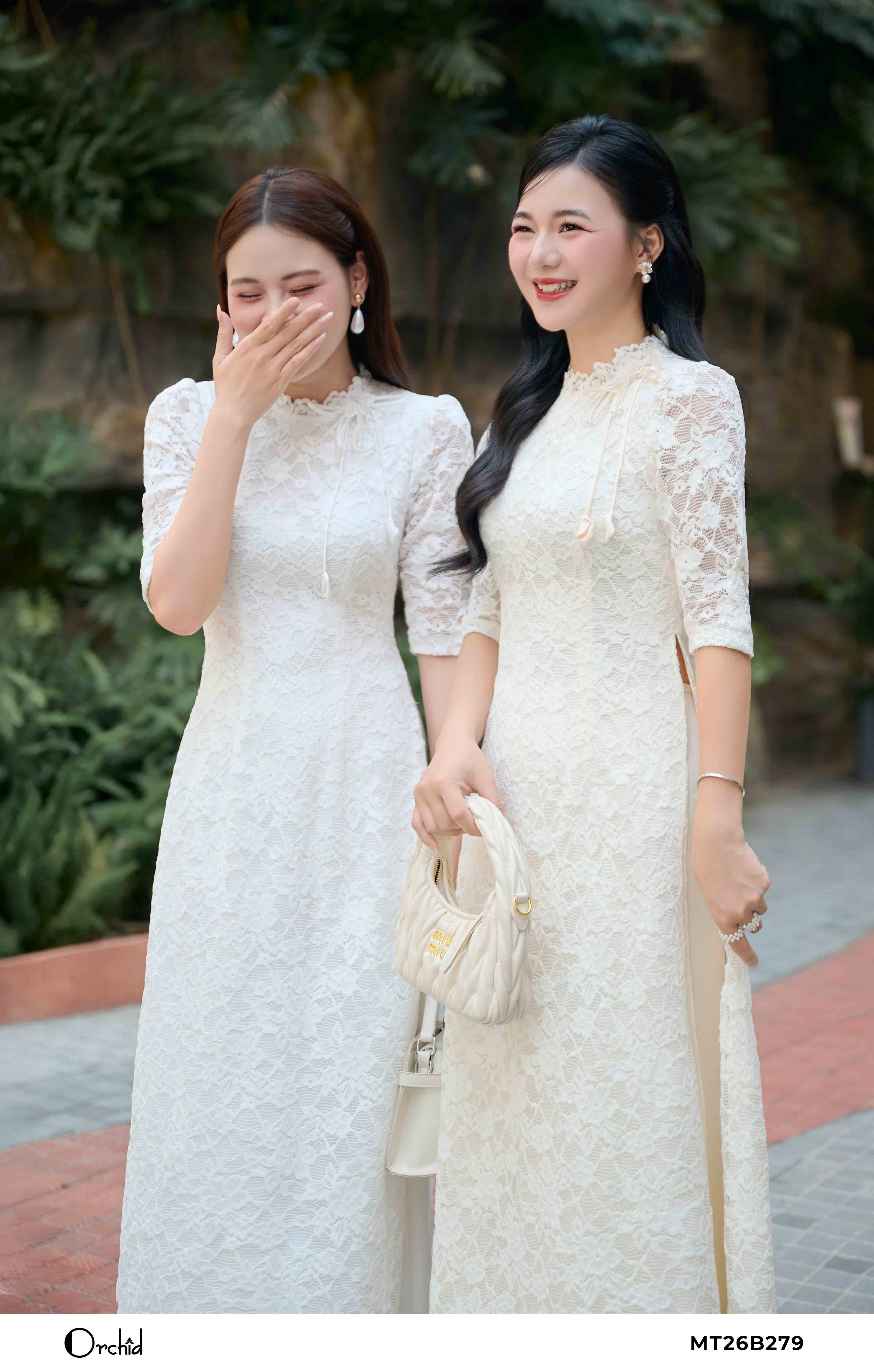 MT26B279 - Bộ áo dài ren nhung hoa