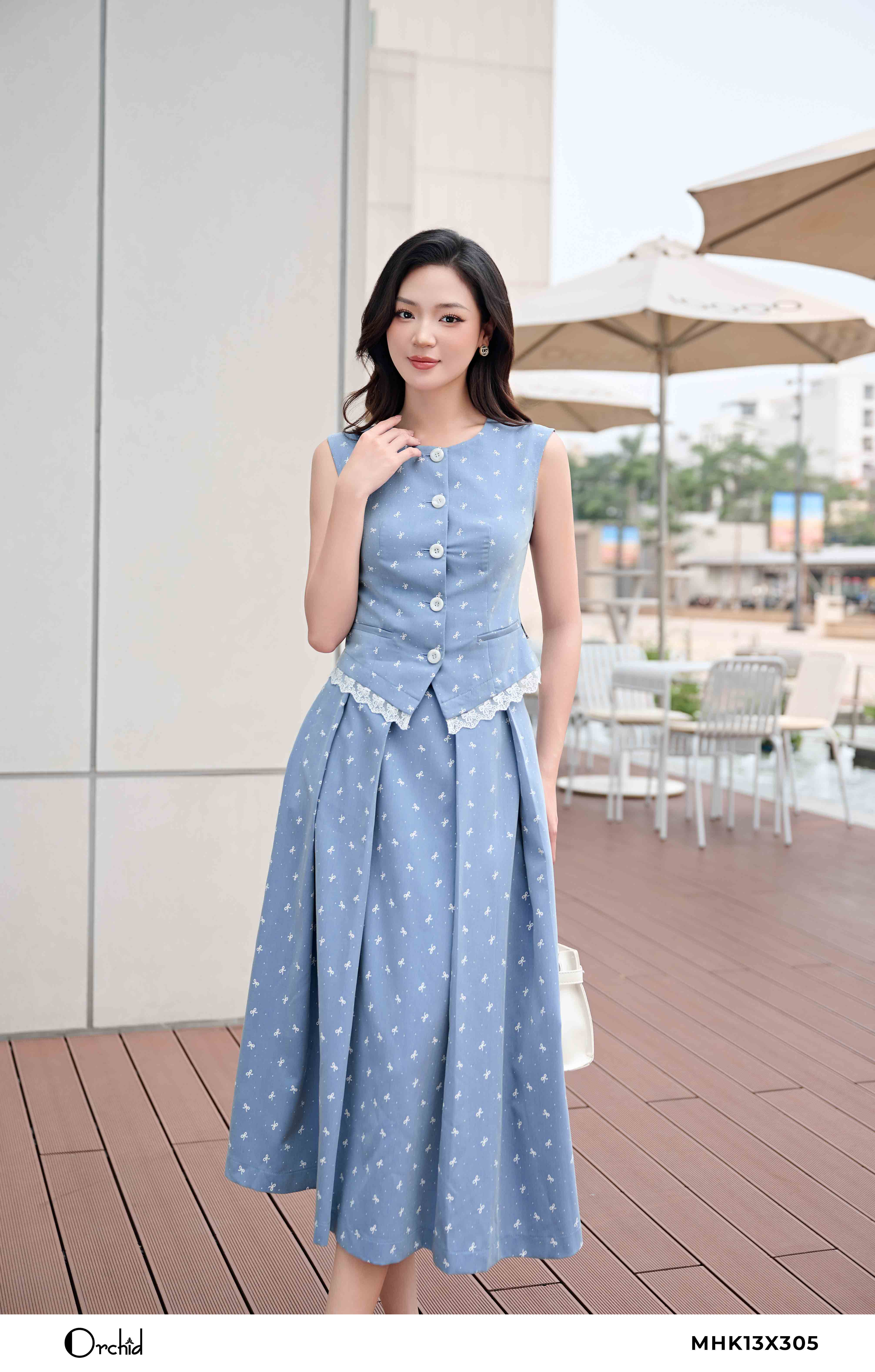 MHK13X305-Bo-tho-denim-hoa-tiet-no-nhi-cham-bi-1.jpg?v=1778290849