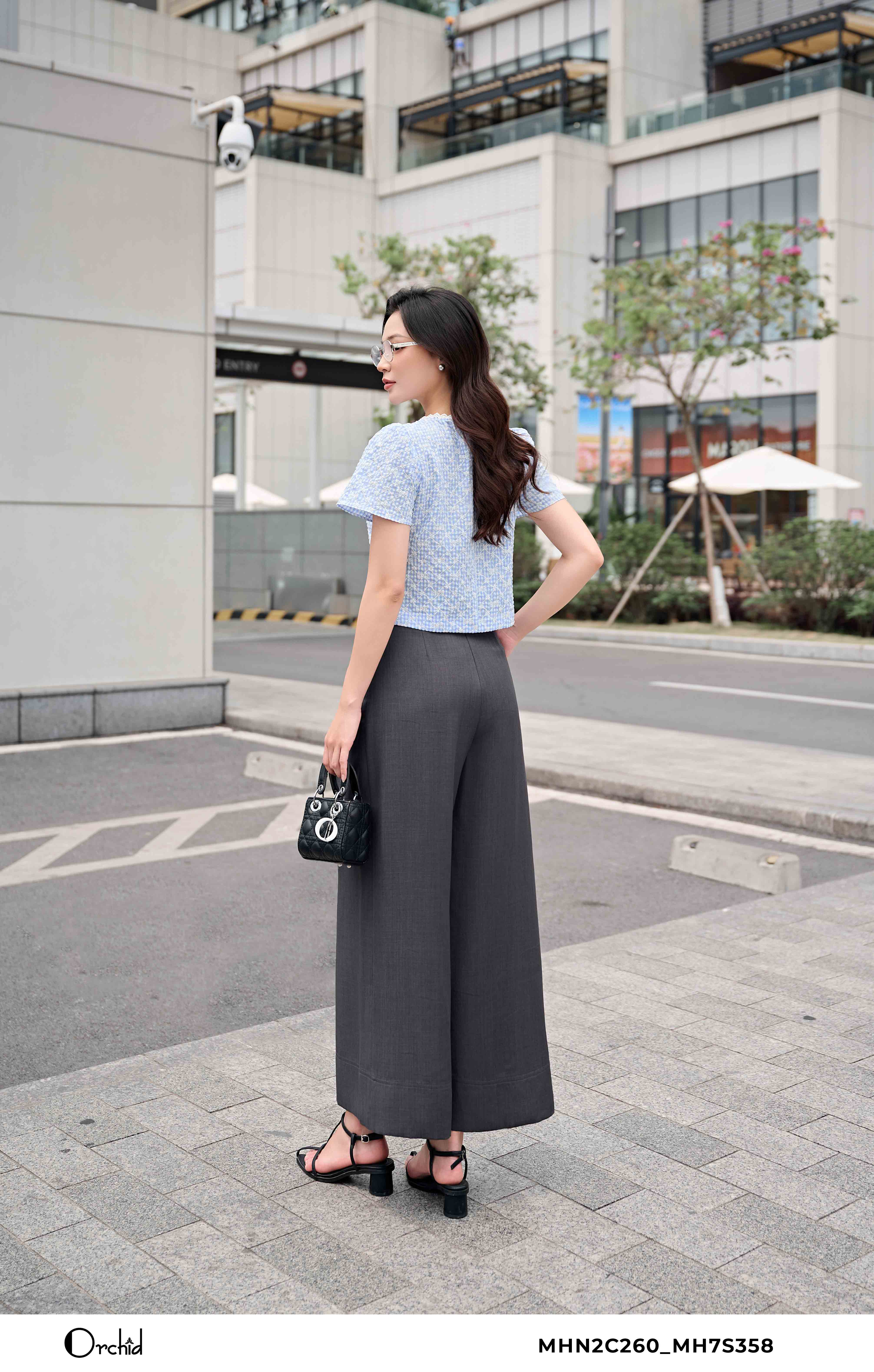 MHN2C260-Ao-tho-hoa-tiet-dap-no-hoa-trang-2.jpg?v=1776942552