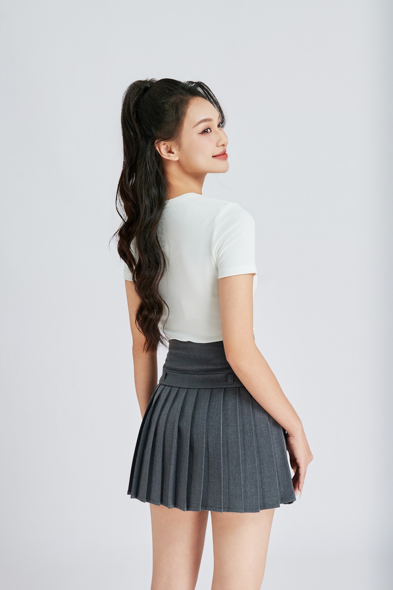 Áo phông nữ cổ tròn croptop 24H-08, By and By