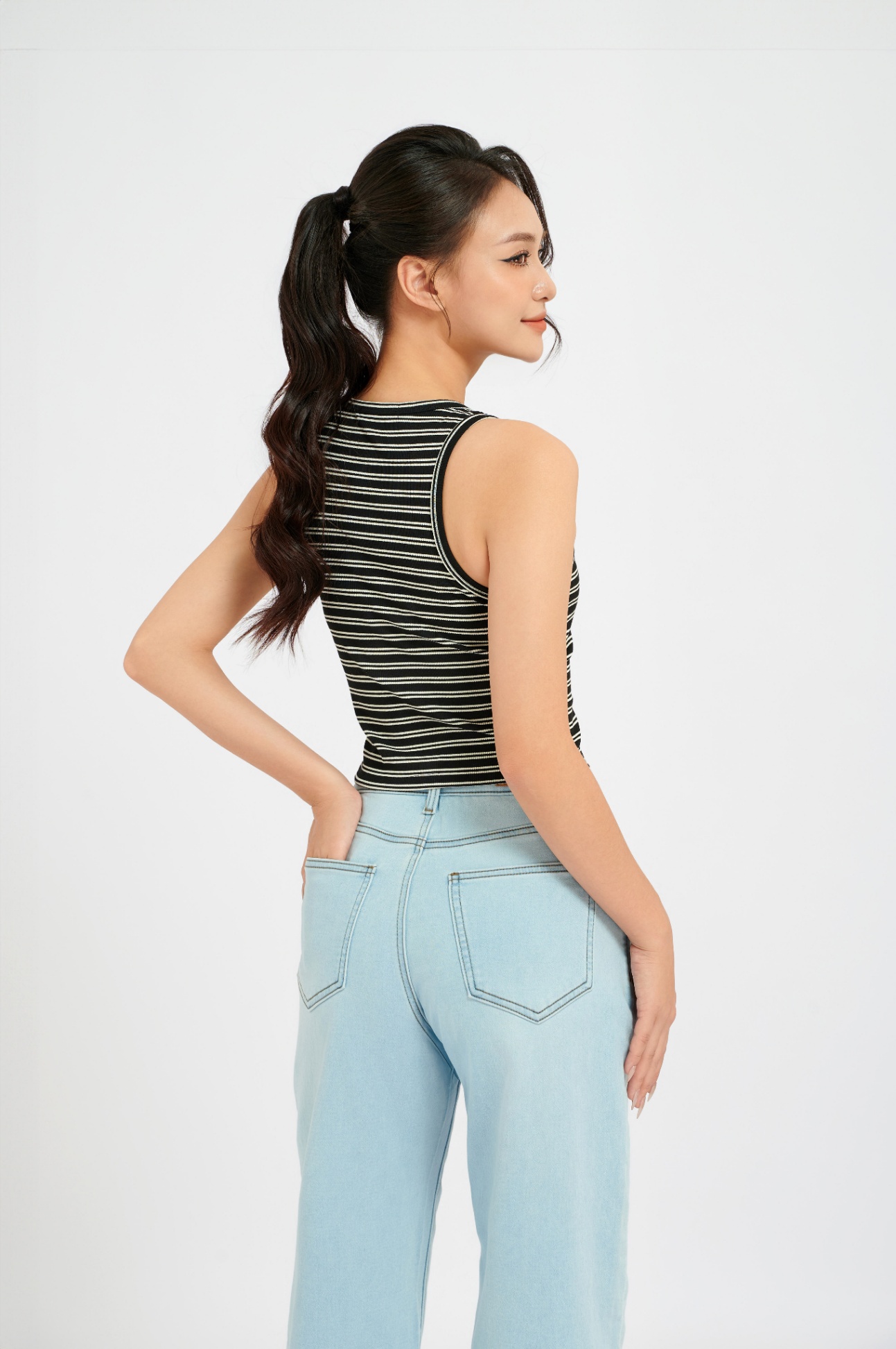 Áo tanktop nữ kẻ ngang 24E18, By and By