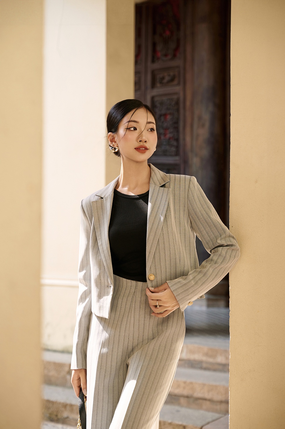 Áo Blazer nữ kẻ dọc bổ cơi ngực 24CH118, Blessing