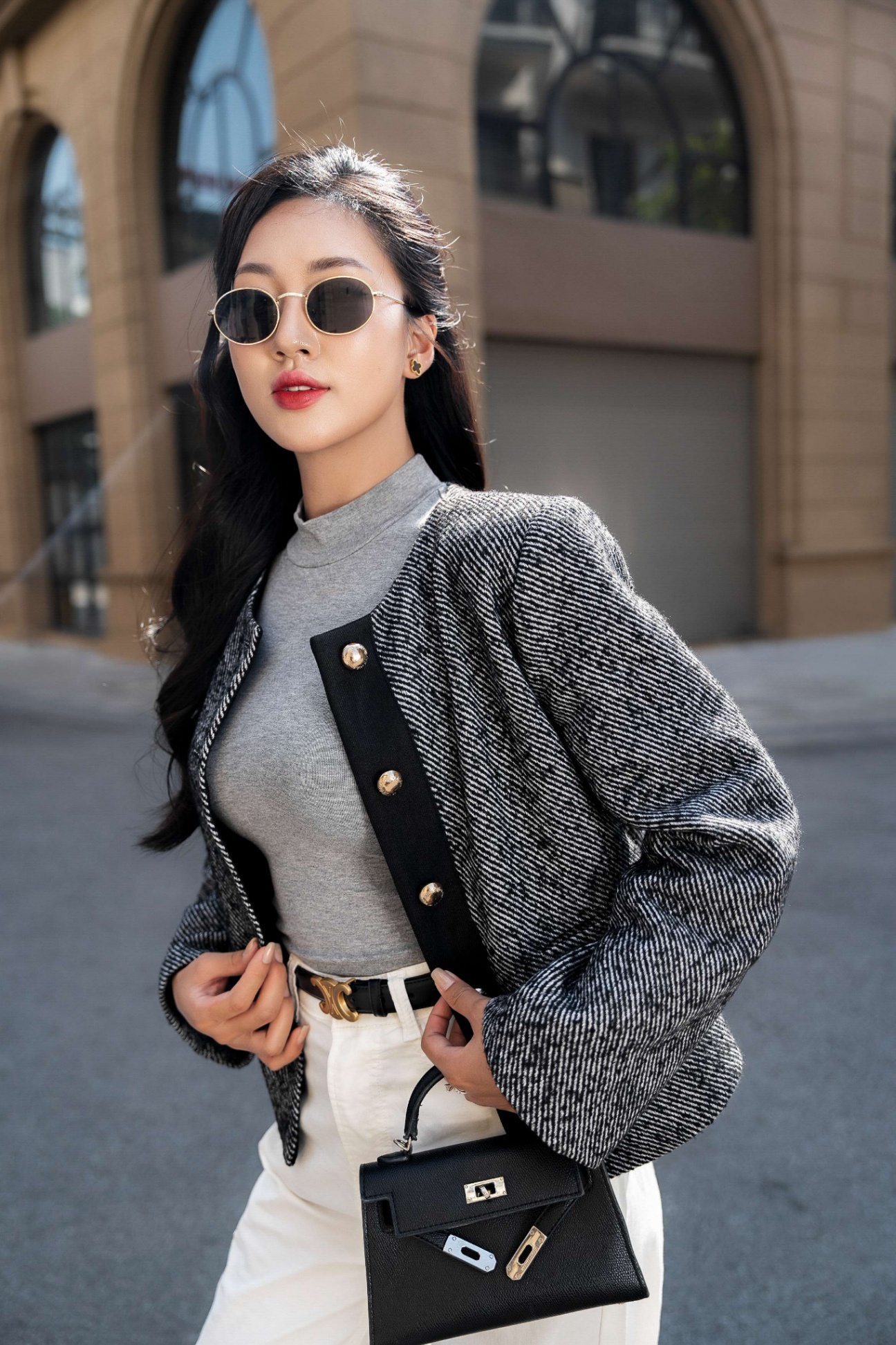 Áo Blazer nữ thân sau kiểu bomber 24CH168, Blessing