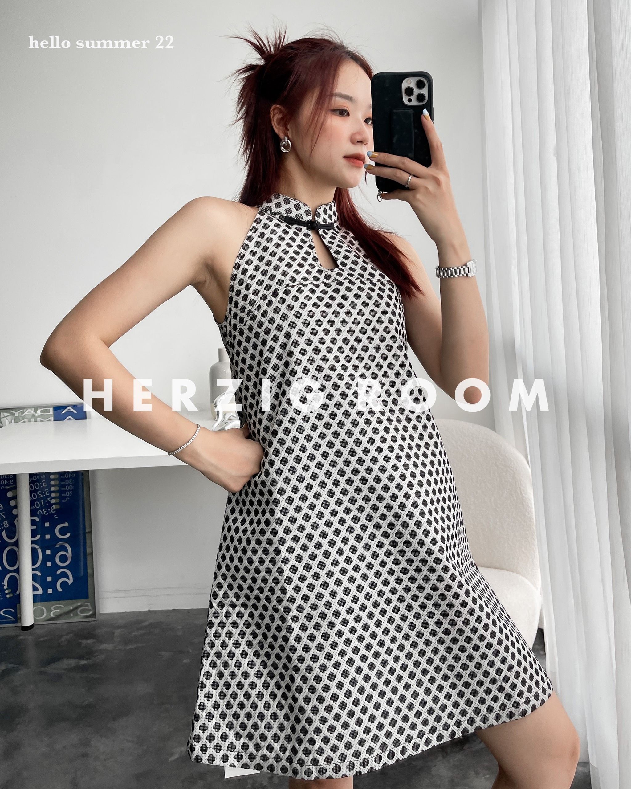 BELY | V561 - Váy đầm ôm A cổ vest thiết kế tạo khối 2 bên - Đen, Be - Bely  | Thời trang cao cấp Bely