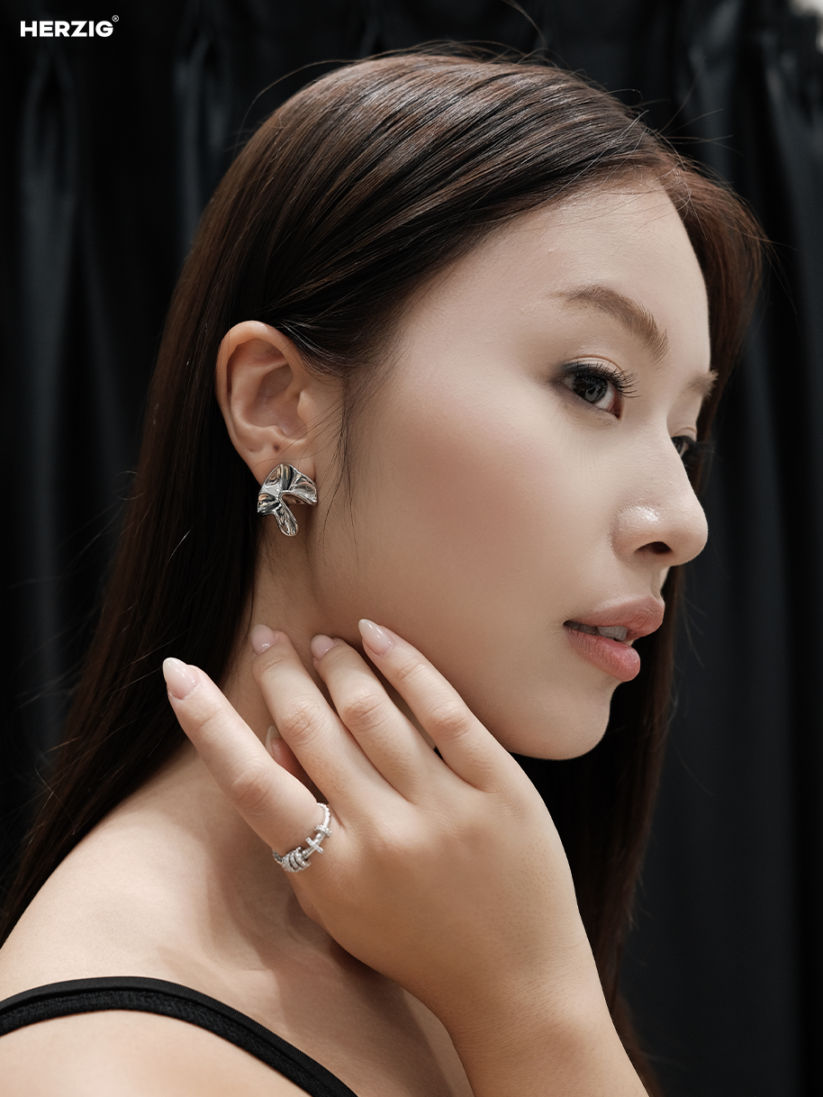 Khuyên tai kiểu C vát thoi