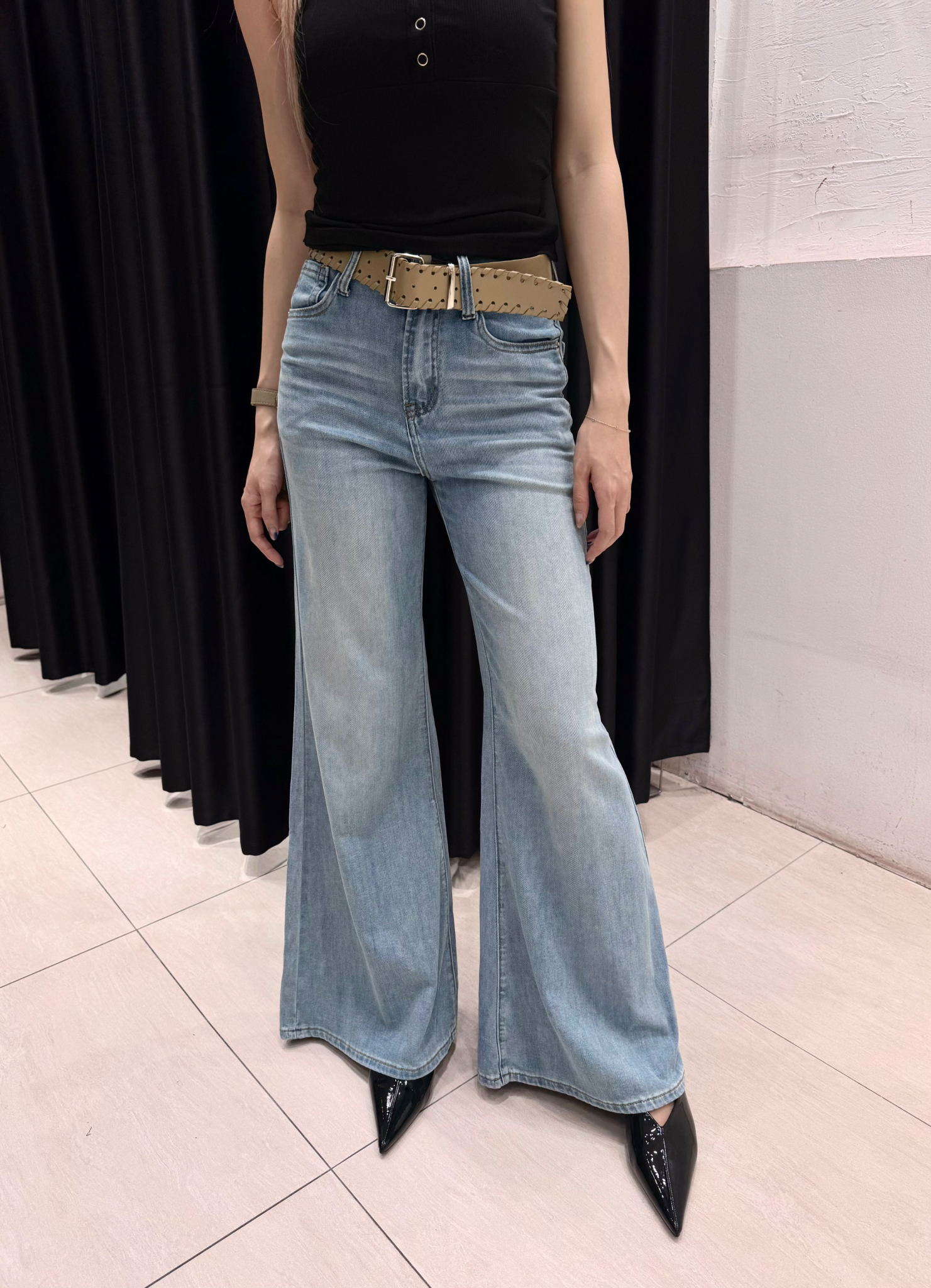 Quần jeans cạp thấp ống suông rộng mài đùi