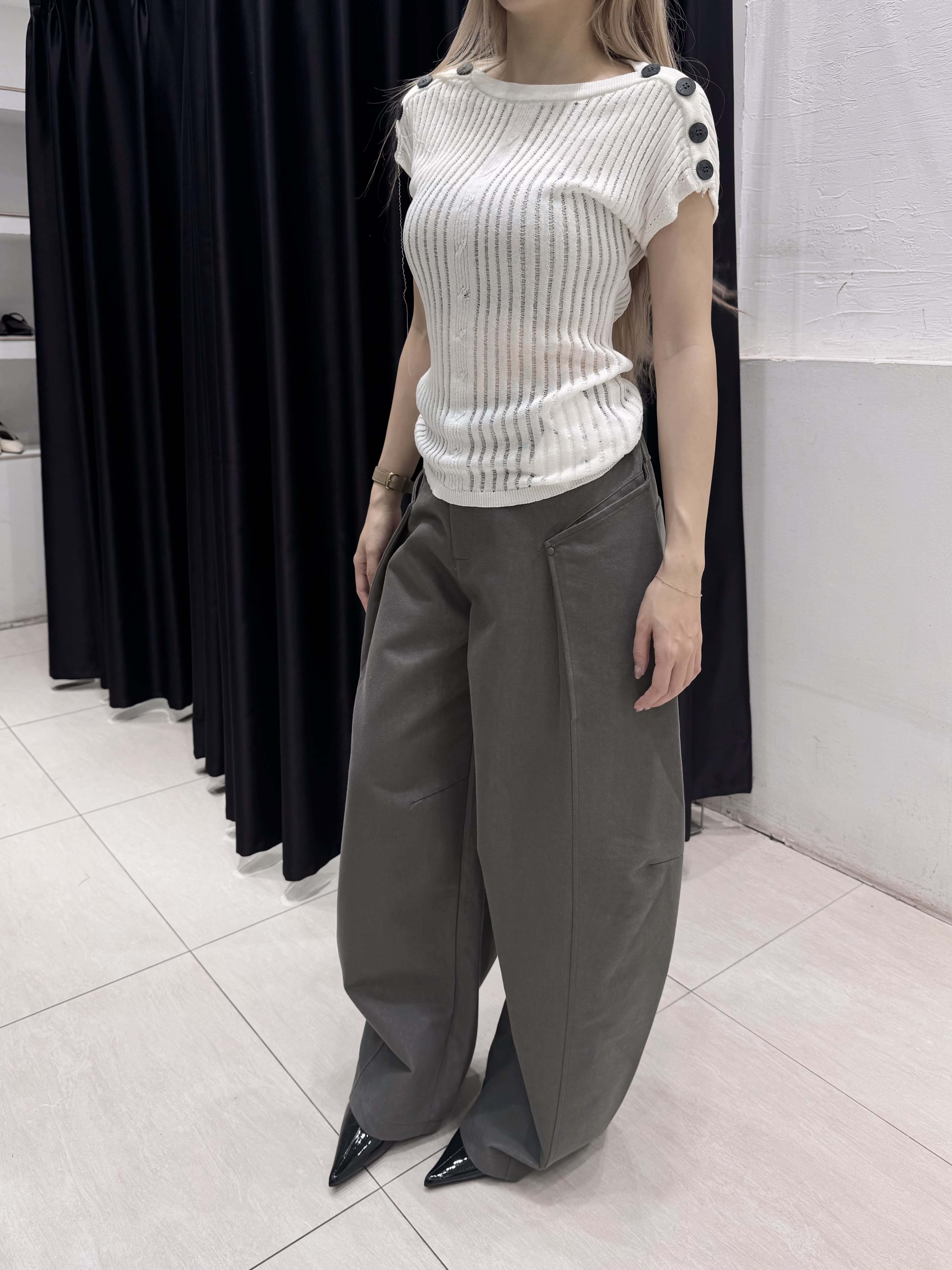 Quần kaki màu ghi túi chéo form rộng