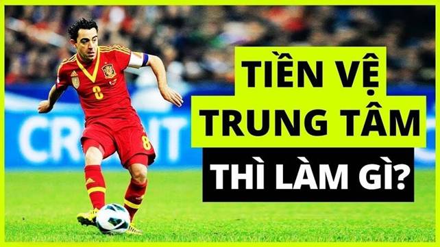 Cách đá tiền vệ trung tâm sân 7 người chuyên nghiệp