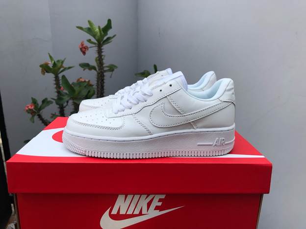 Phân biệt Nike thật giả qua hộp đựng