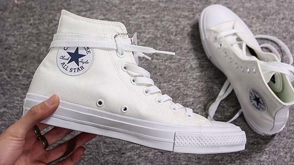 Cách phân biệt Converse thật giả dựa vào chất liệu cao su